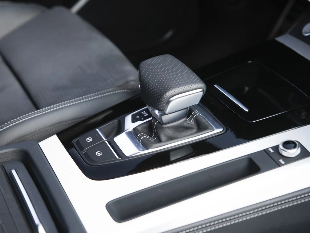 Audi Q5 40 TDI S line Panorama Matrix AHK Kamera ACC