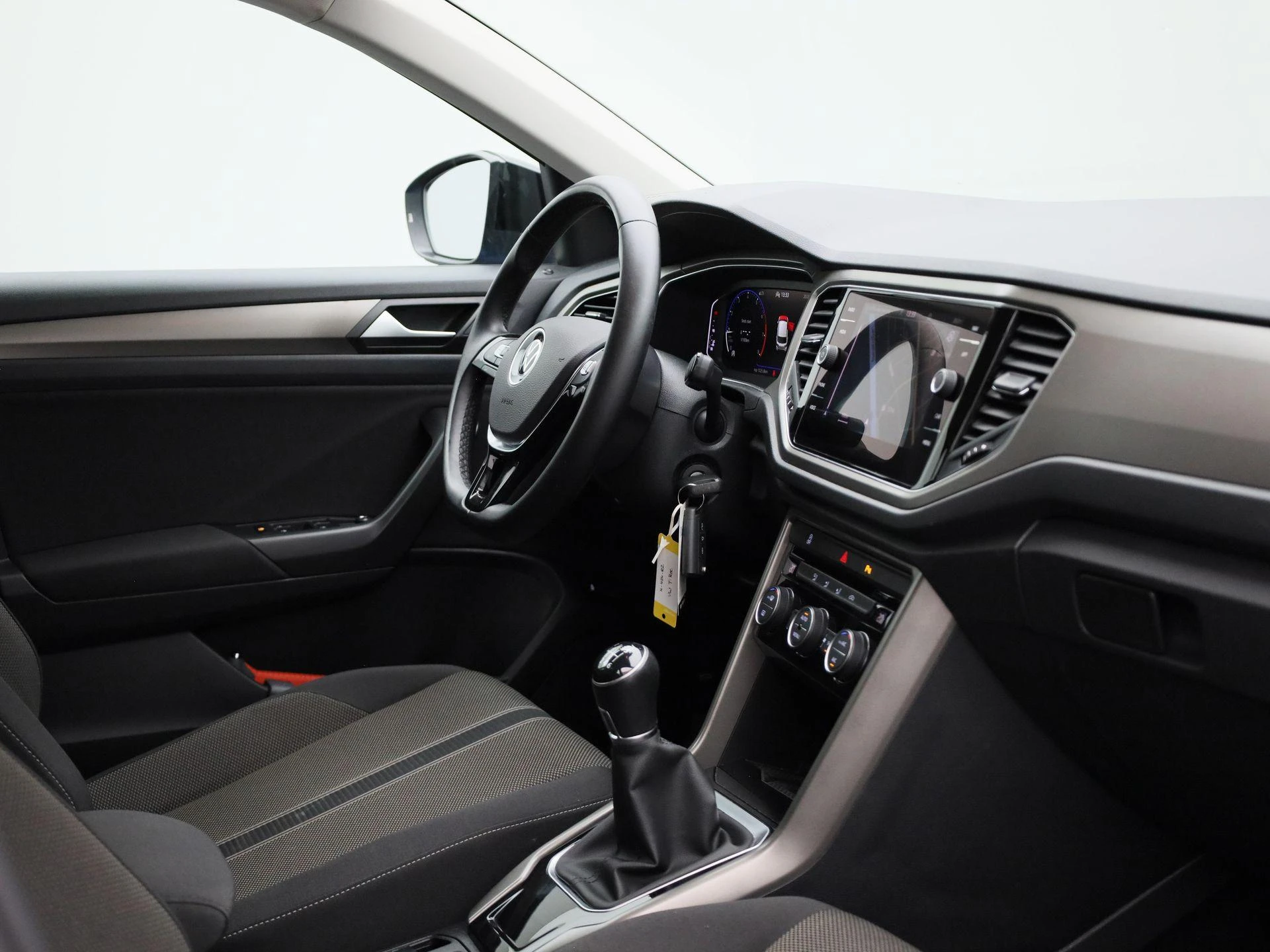 Volkswagen-T-Roc-image-32