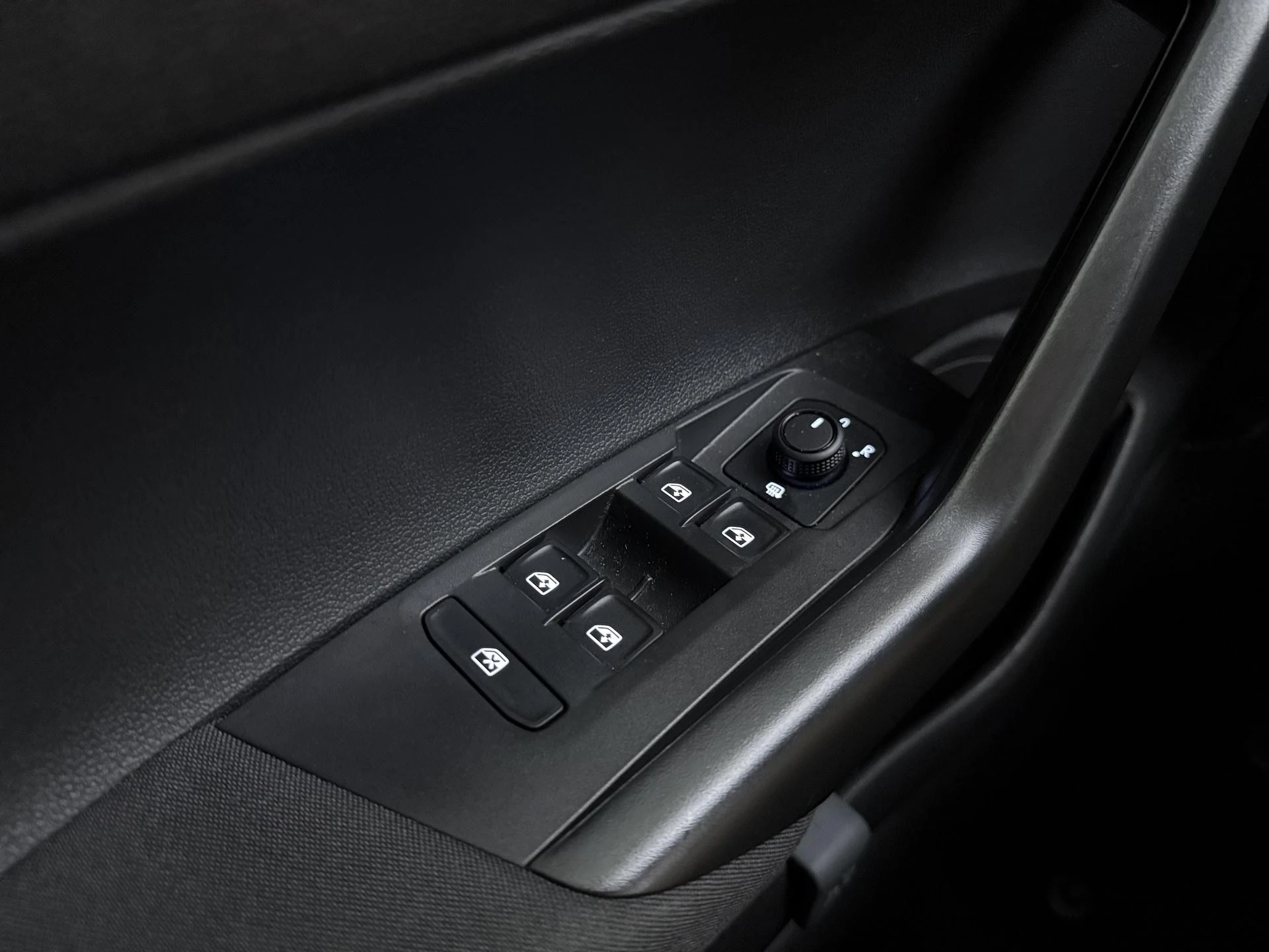 Volkswagen-Polo-image-12