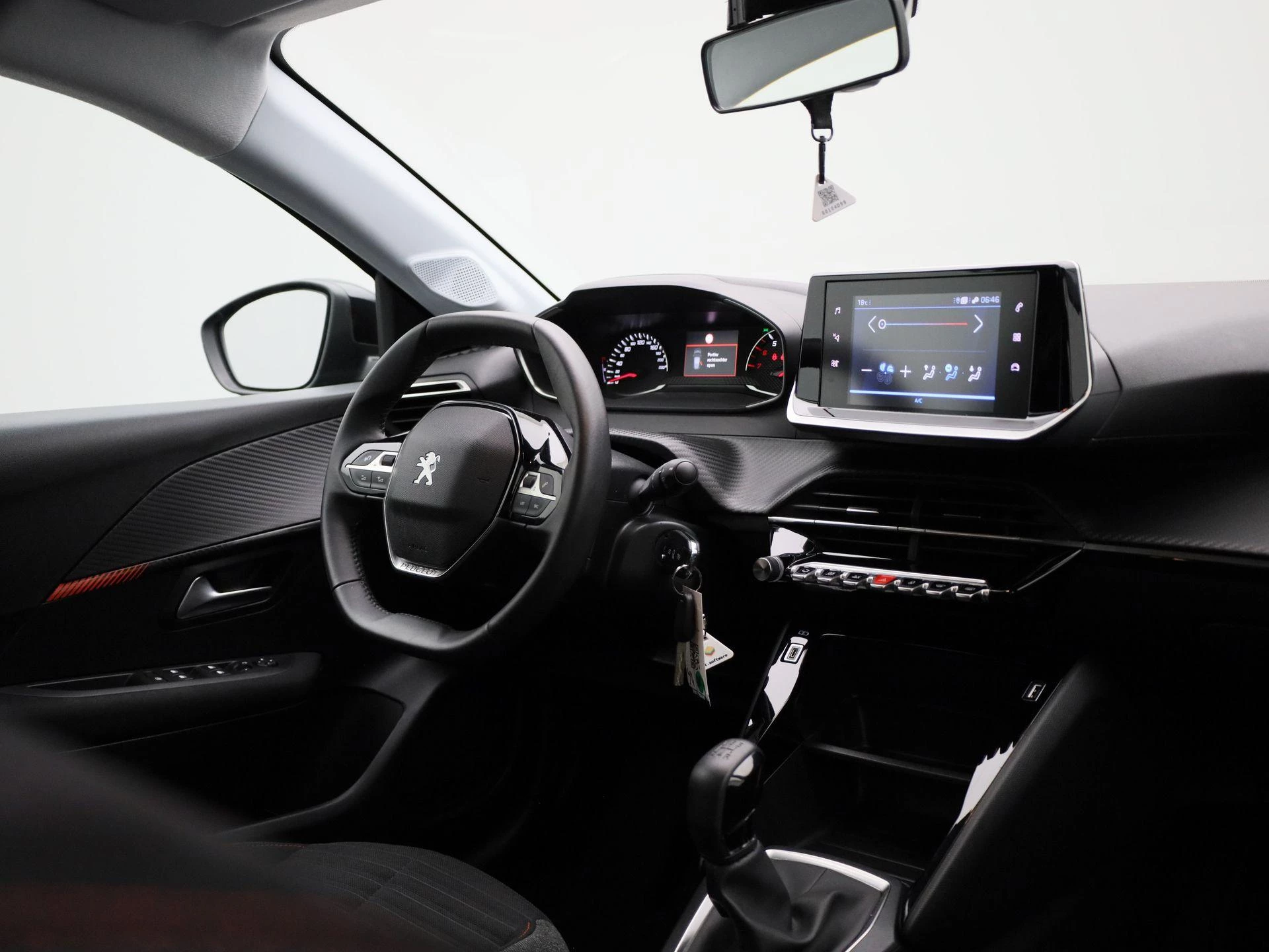 Peugeot-208-image-28