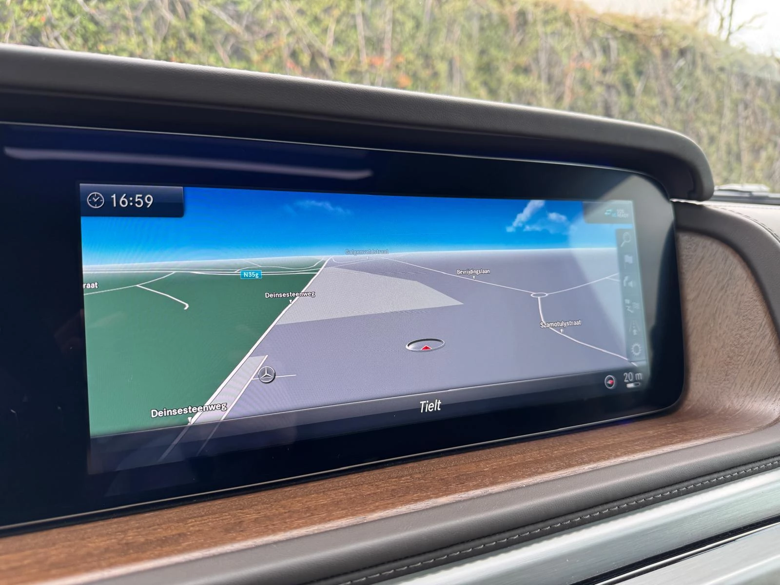 Mercedes-Benz-G-Klasse-image-14