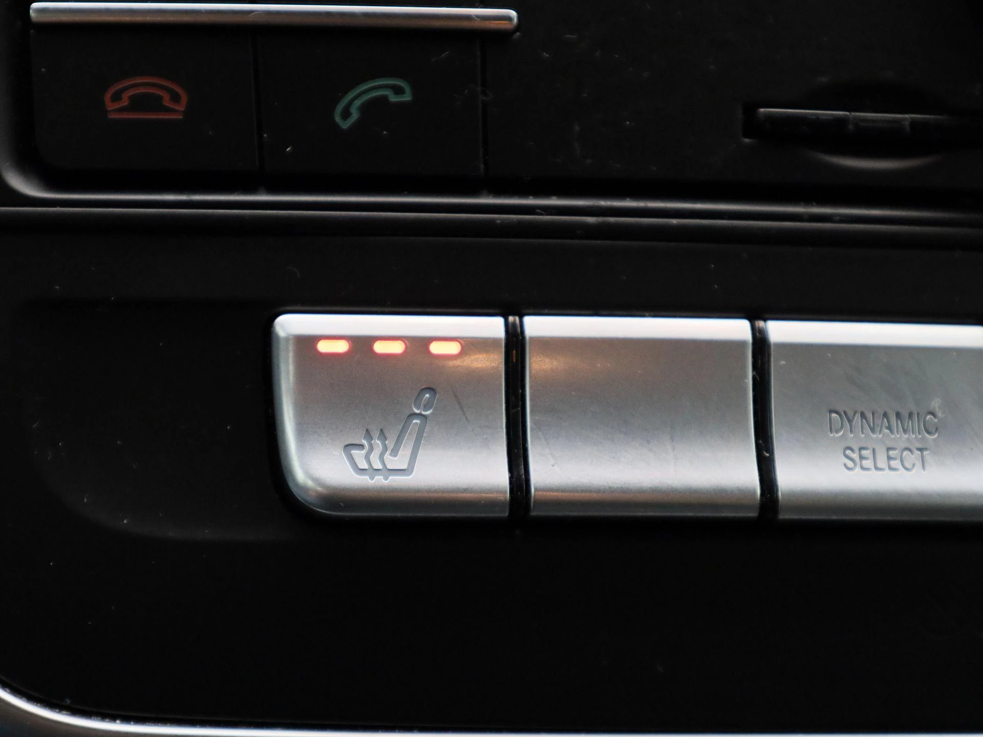 Mercedes-Benz-GLA-image-25