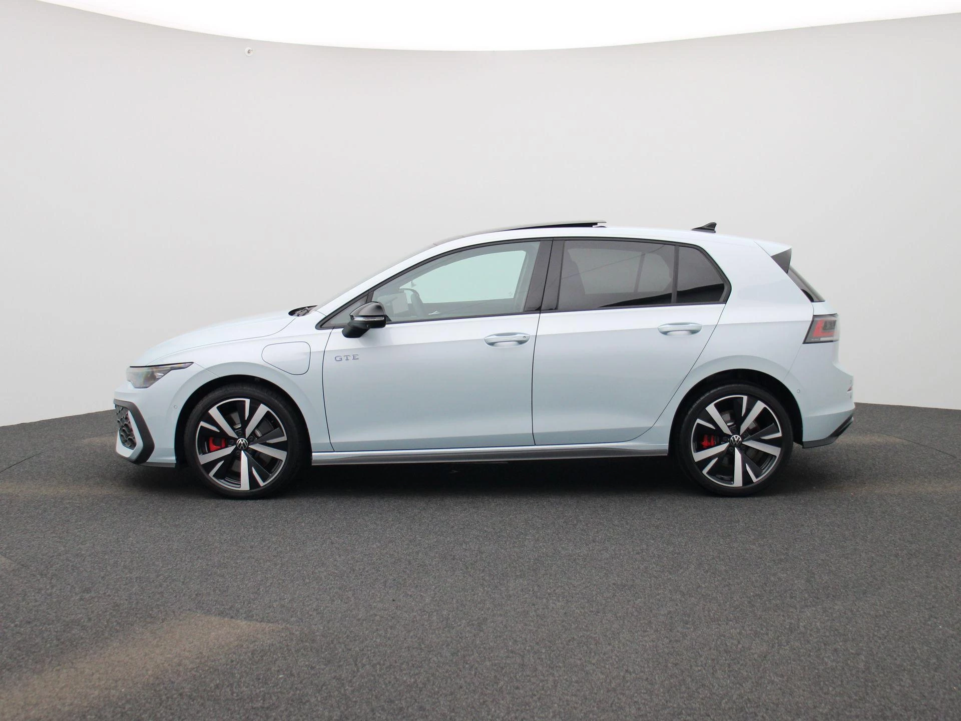Volkswagen-Golf-image-3