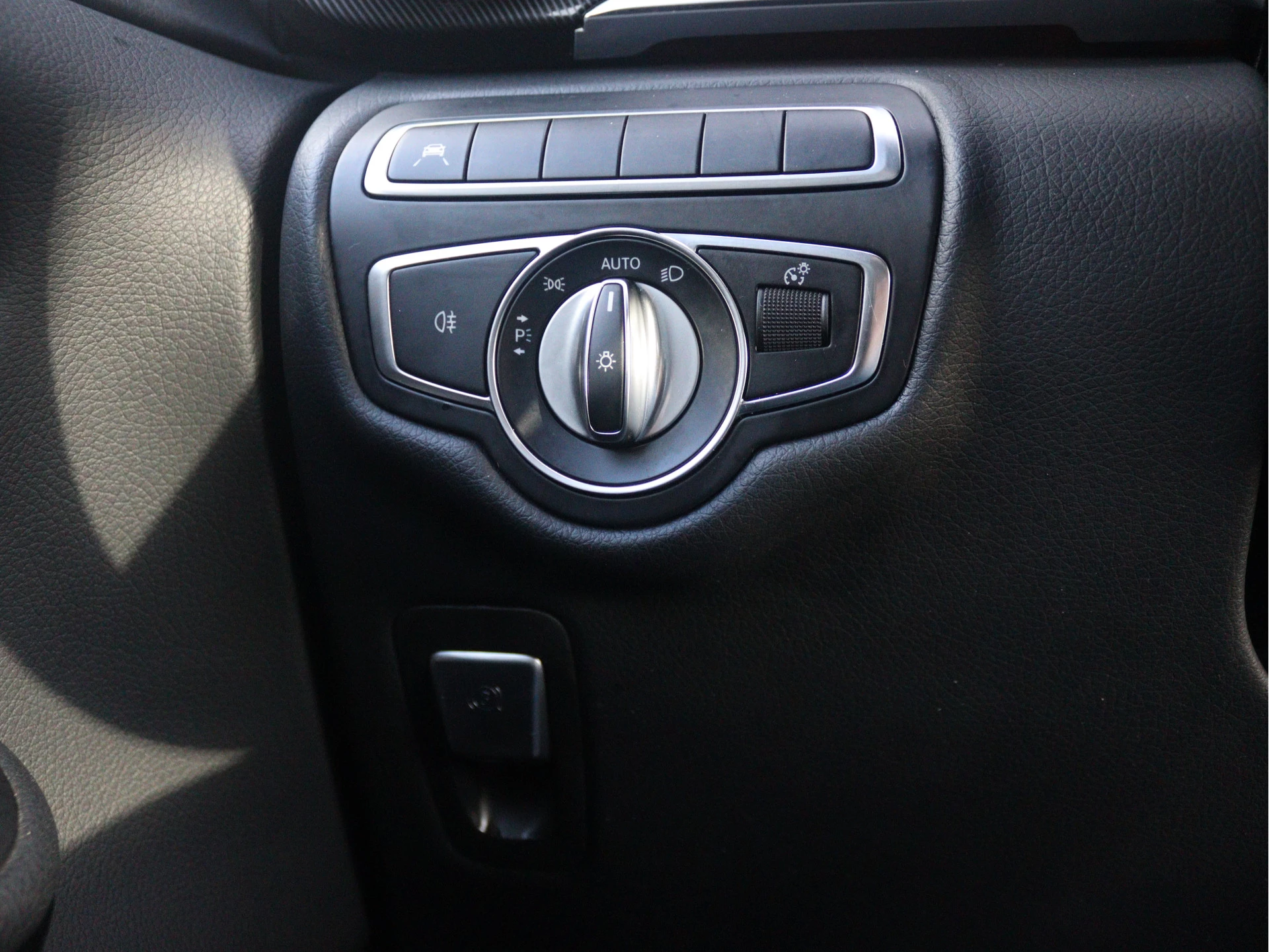 Mercedes-Benz-V-Klasse-image-13