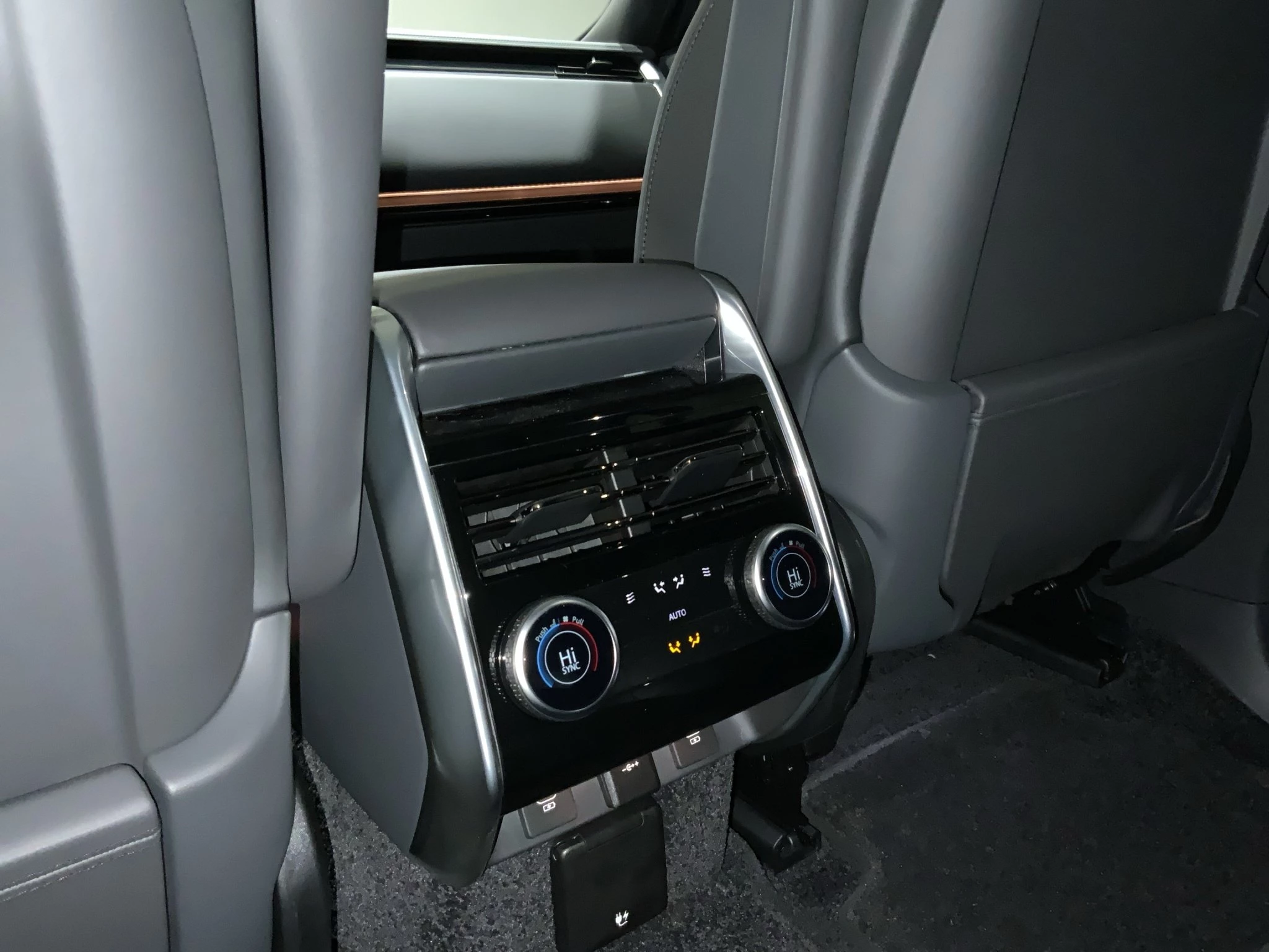 Land Rover-Range Rover-image-19