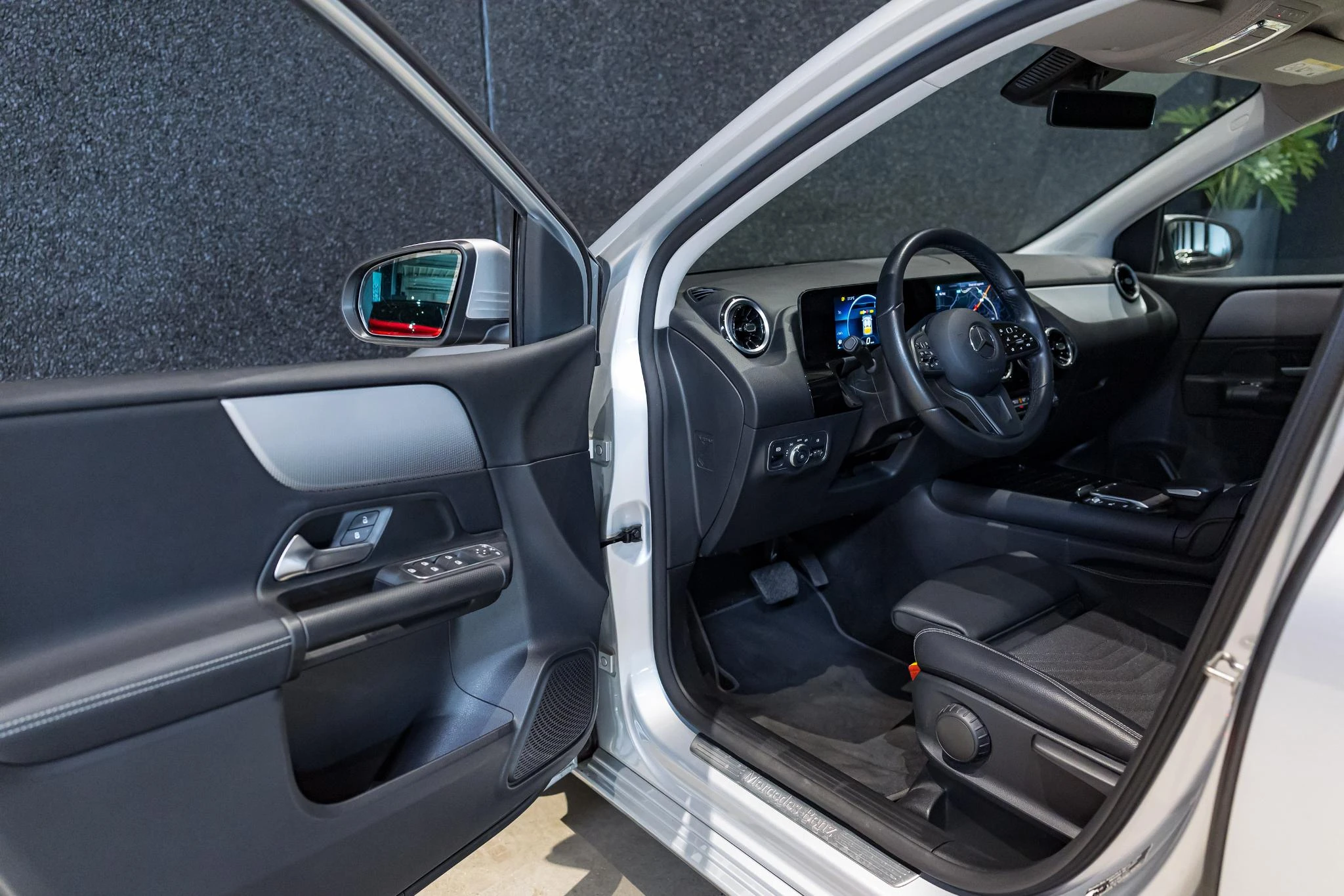 Mercedes-Benz-B-Klasse-image-15