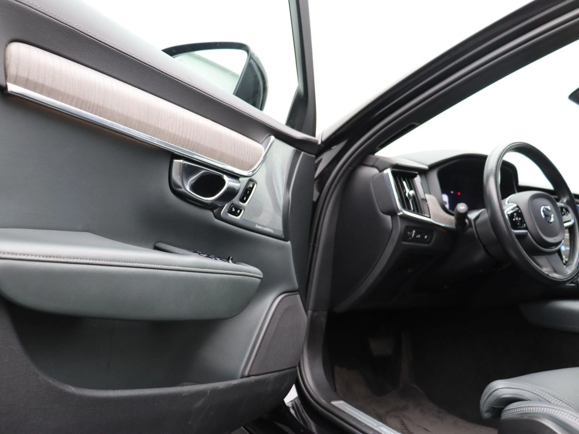 Volvo-V90-image-16