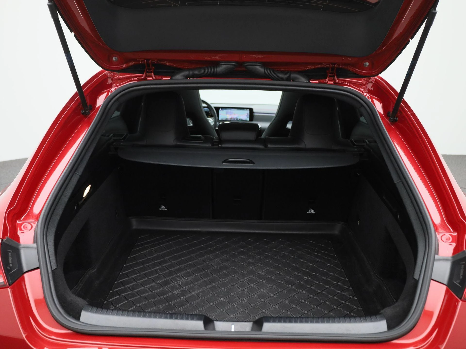 Mercedes-Benz-CLA-image-13