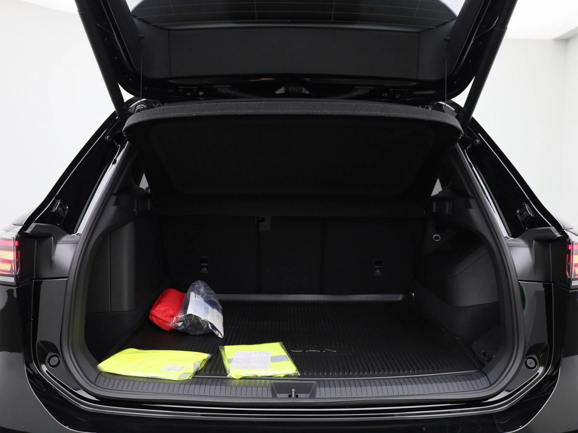 Volkswagen-Tiguan-image-13