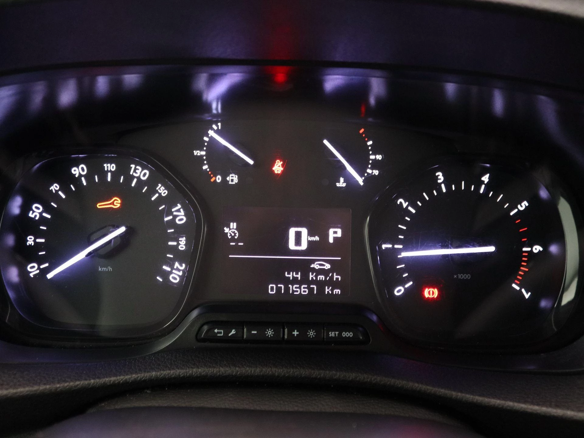 Opel-Vivaro-image-6