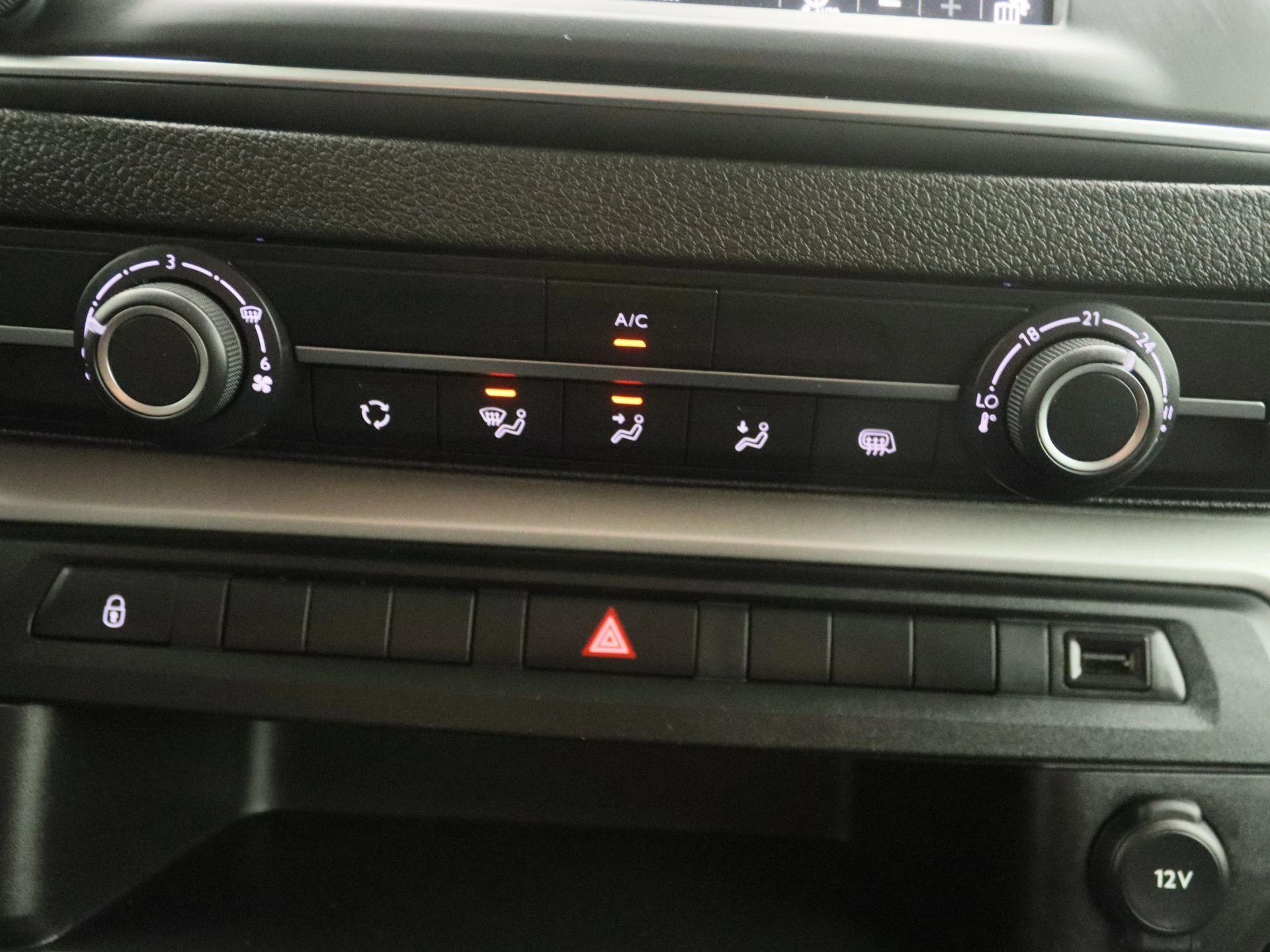 Opel-Vivaro-image-9