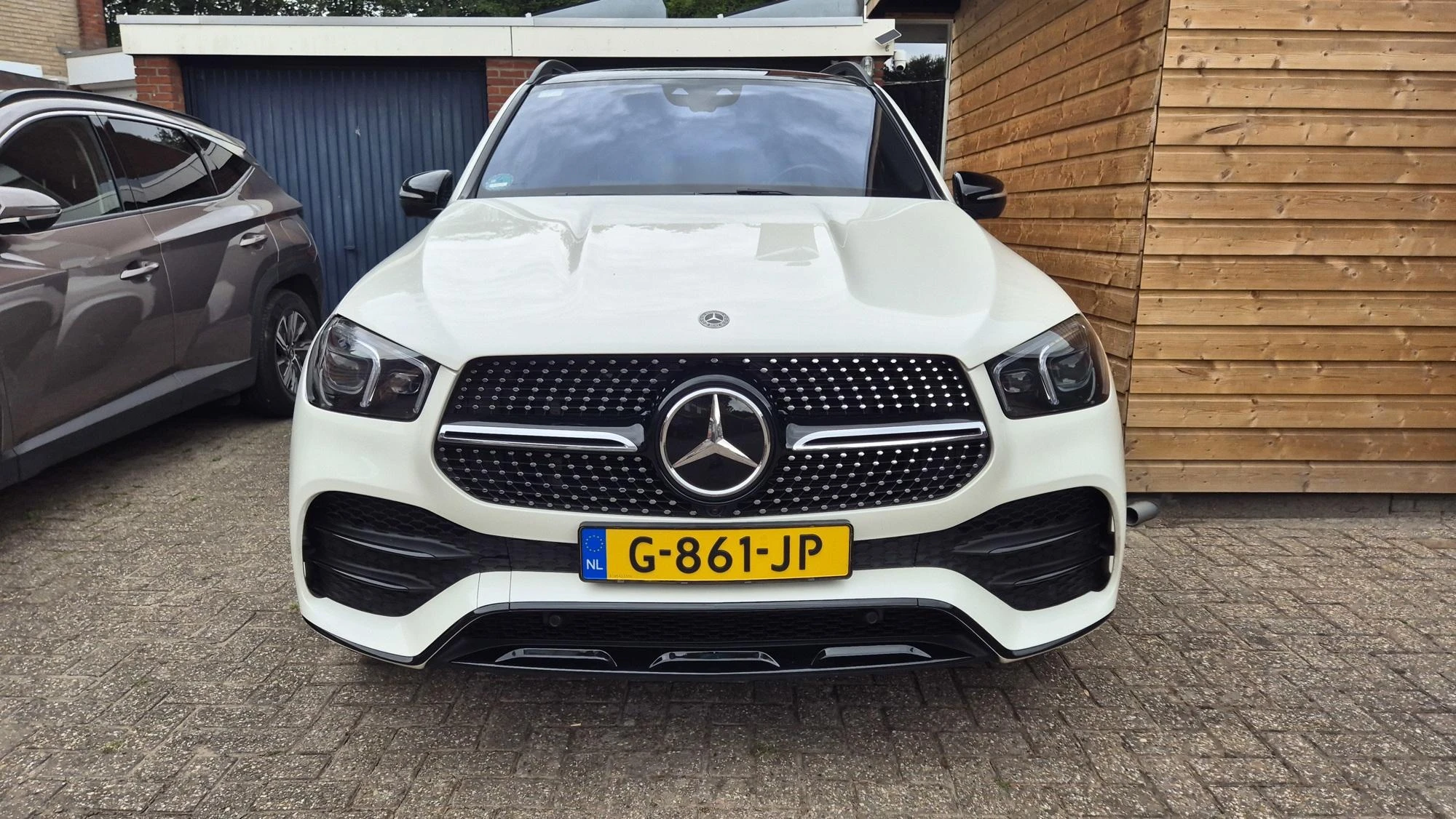 Mercedes-Benz-GLE-image-2
