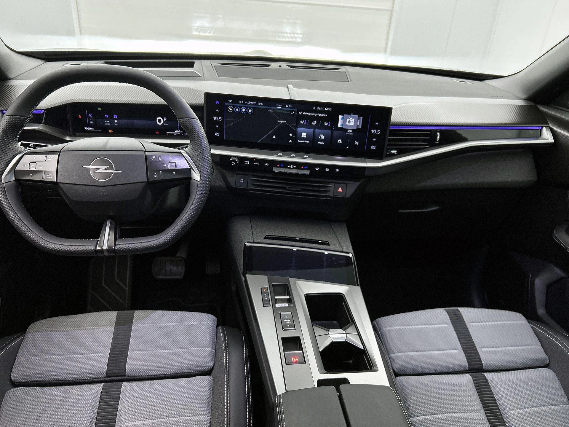 Opel-Grandland-image-18