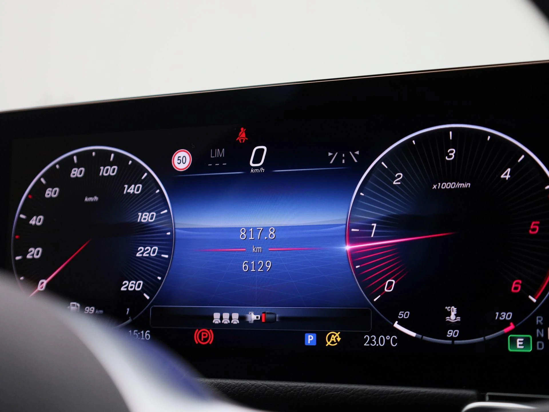 Mercedes-Benz-GLB-image-25