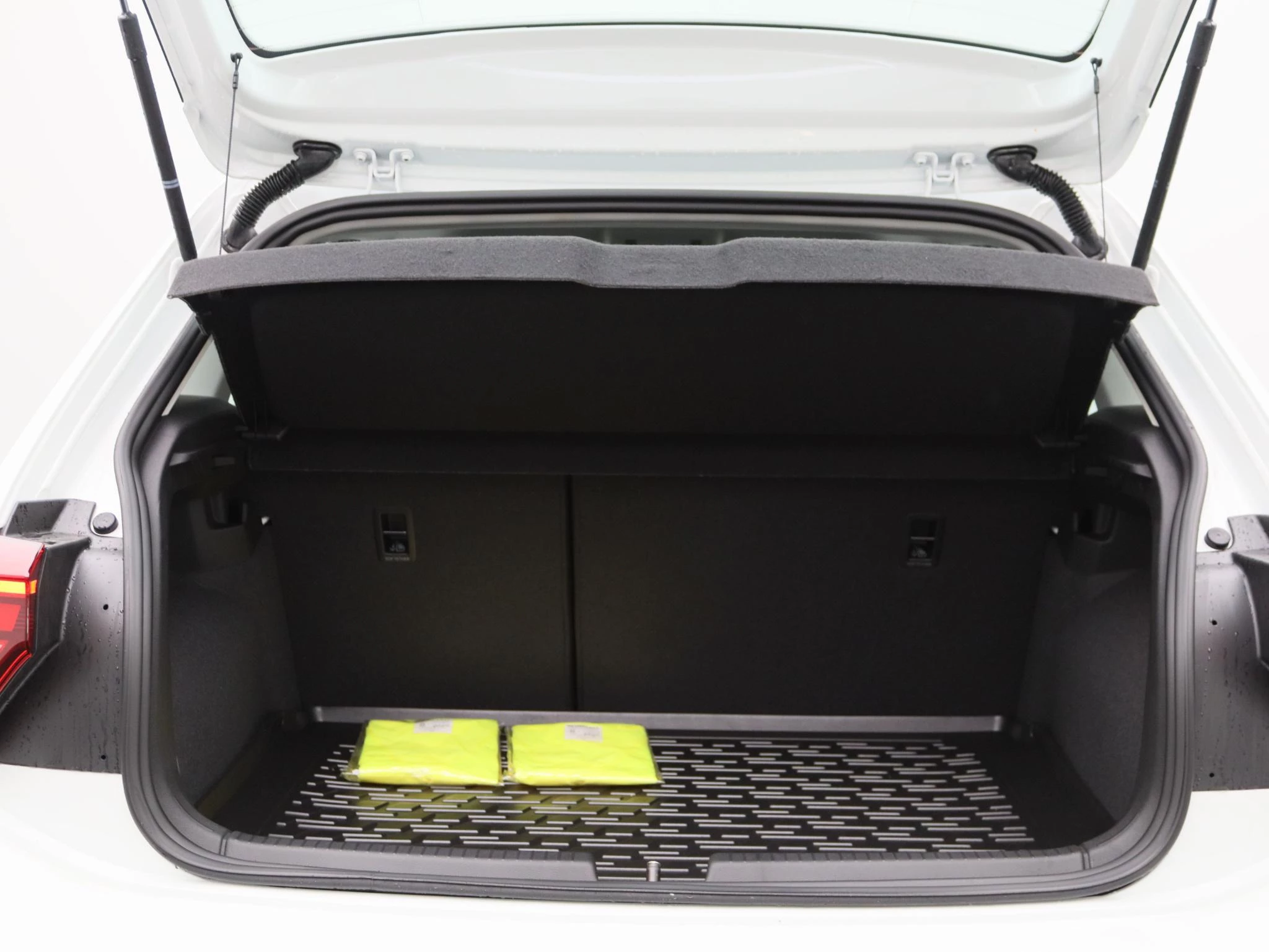 Volkswagen-Polo-image-13