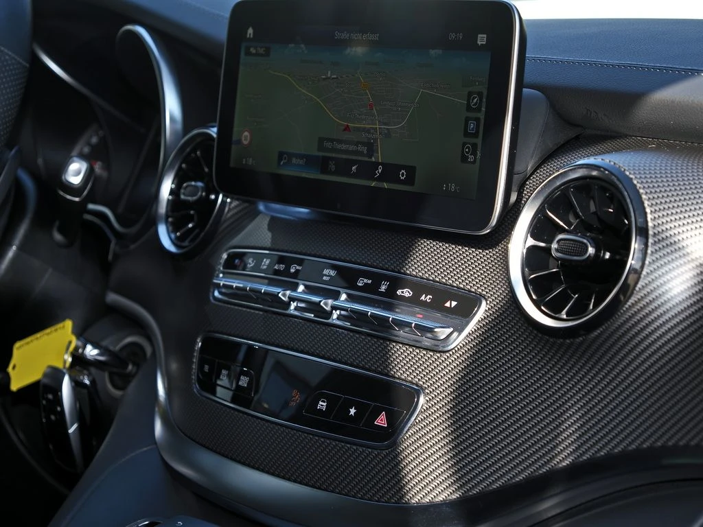 Mercedes-Benz-V-Klasse 300 d-image-8