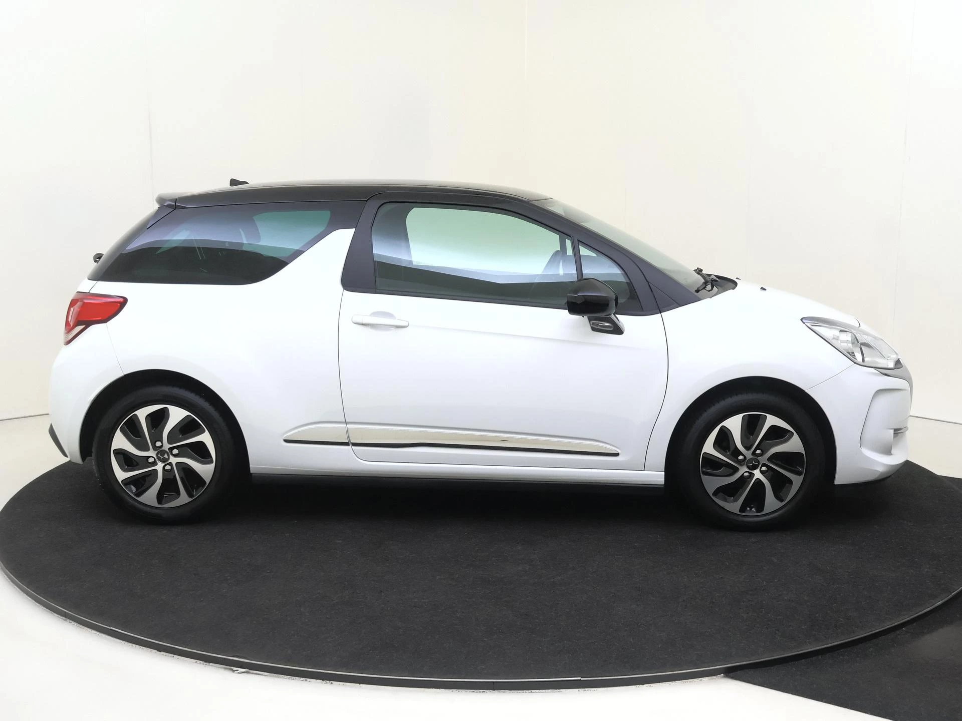 DS-DS 3-image-8