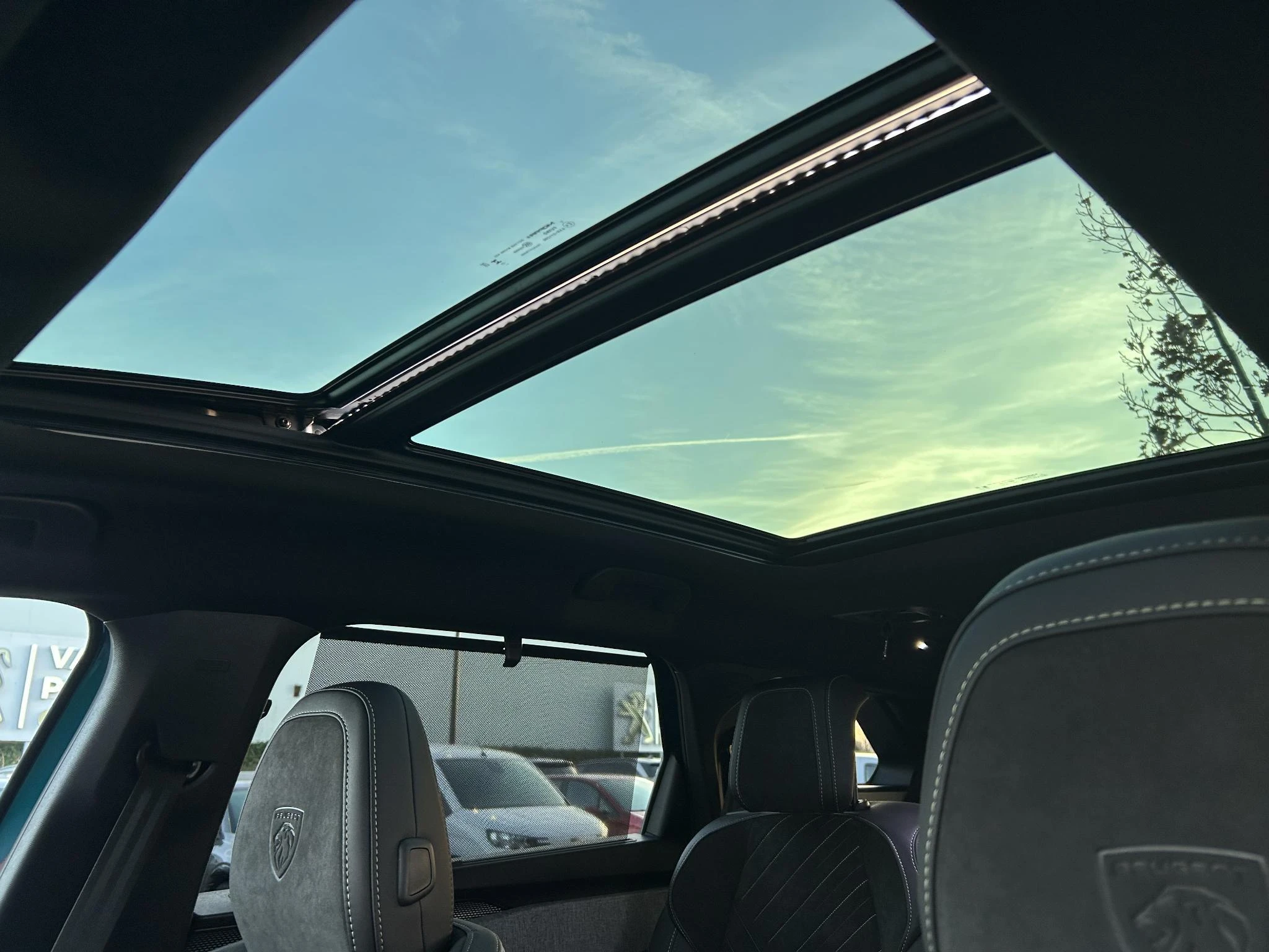 Peugeot e-5008 e-5008 210 GT 5 seats +pano dak+alcantara