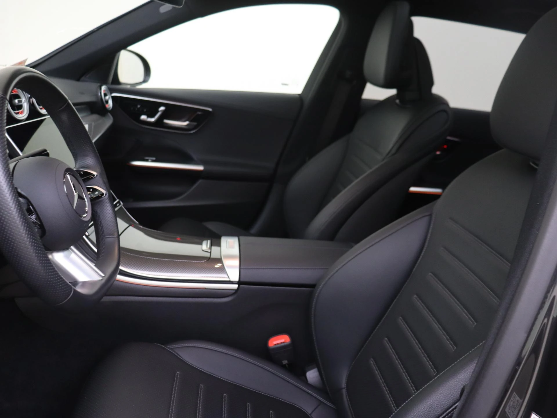 Mercedes-Benz-C-Klasse-image-13
