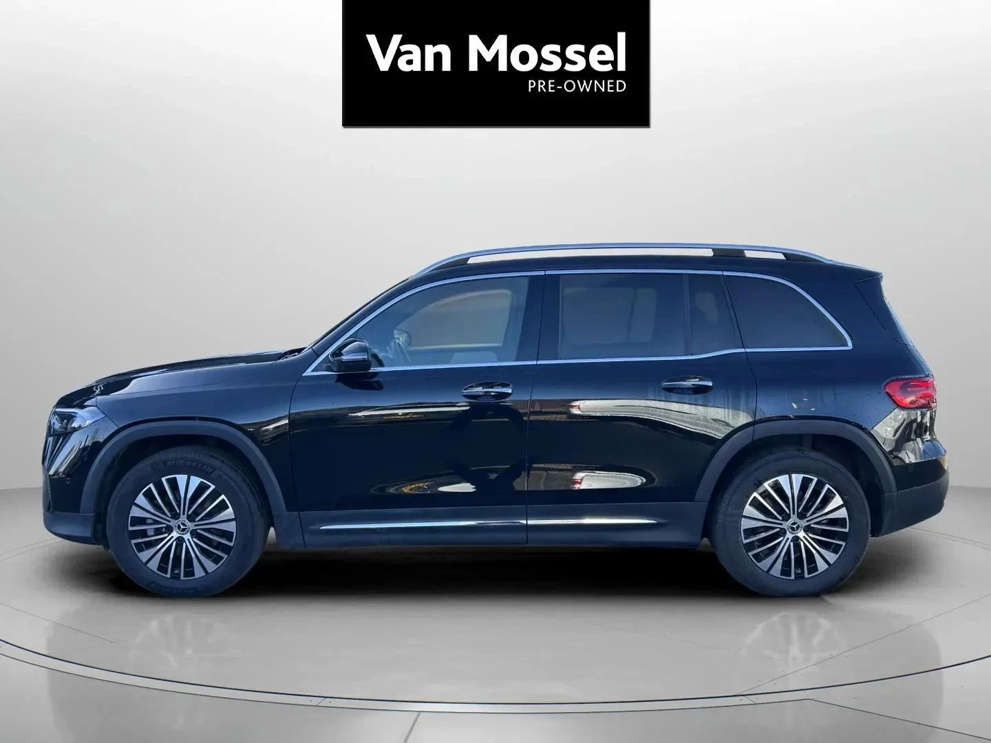 Mercedes-Benz-EQB-image-7