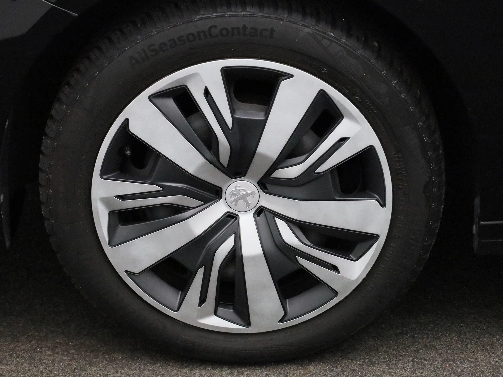Peugeot-208-image-11