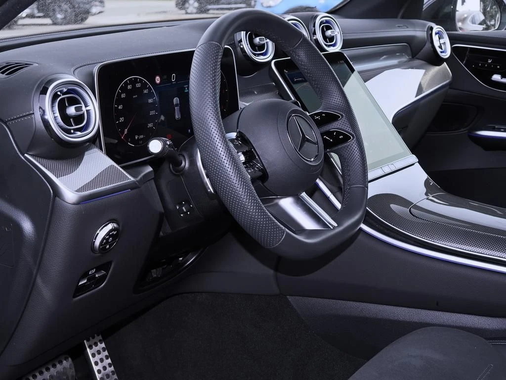 Mercedes-Benz-GLC 300 d-image-9