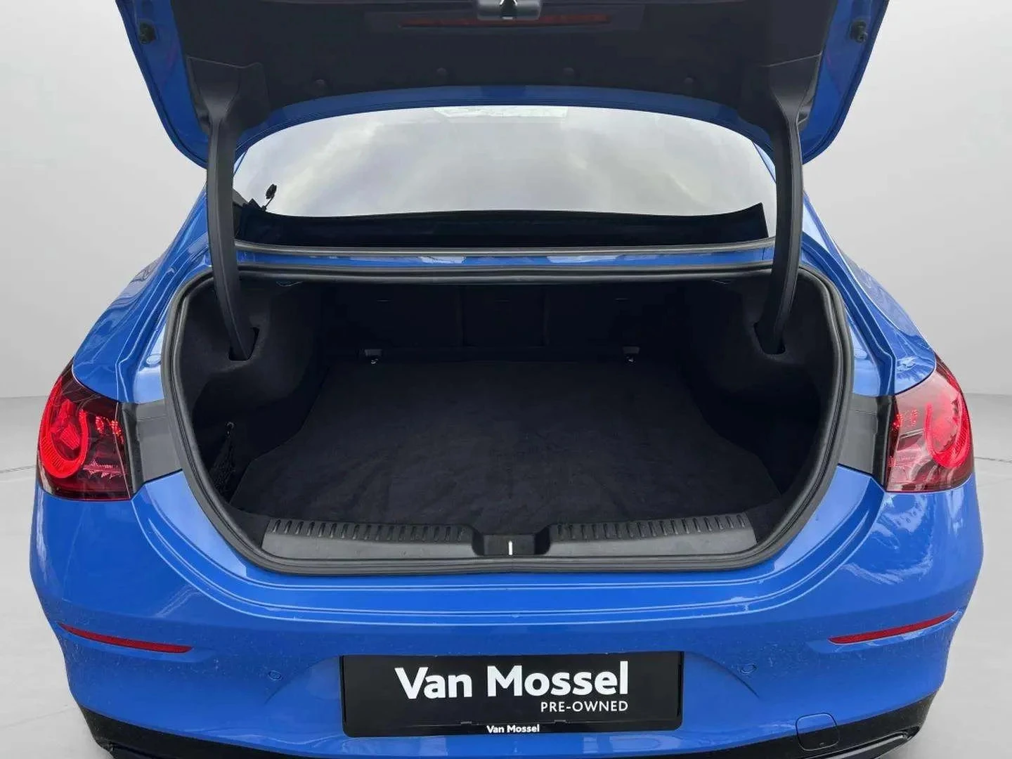 Mercedes-Benz-CLA-image-20