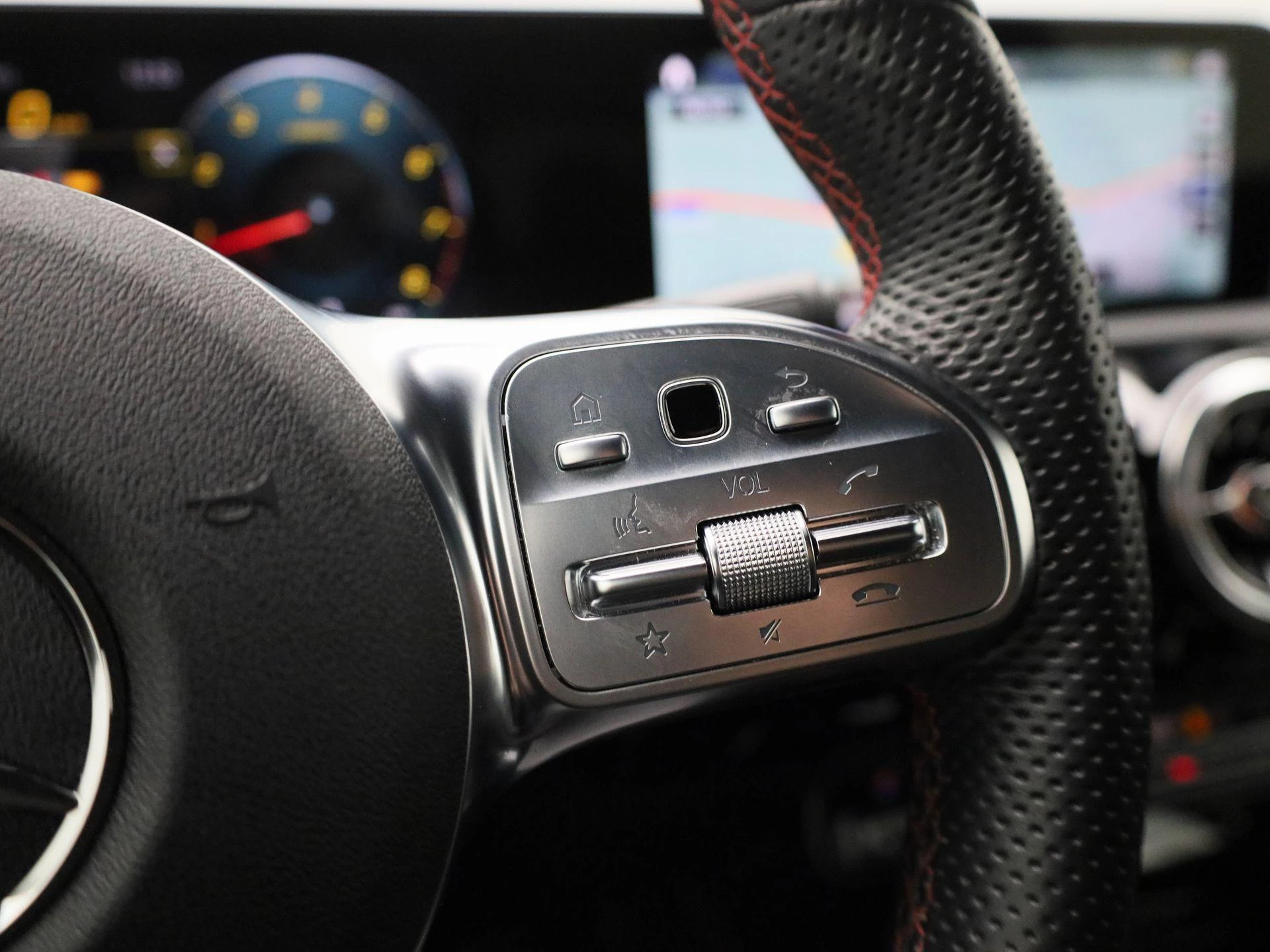 Mercedes-Benz-CLA-image-20