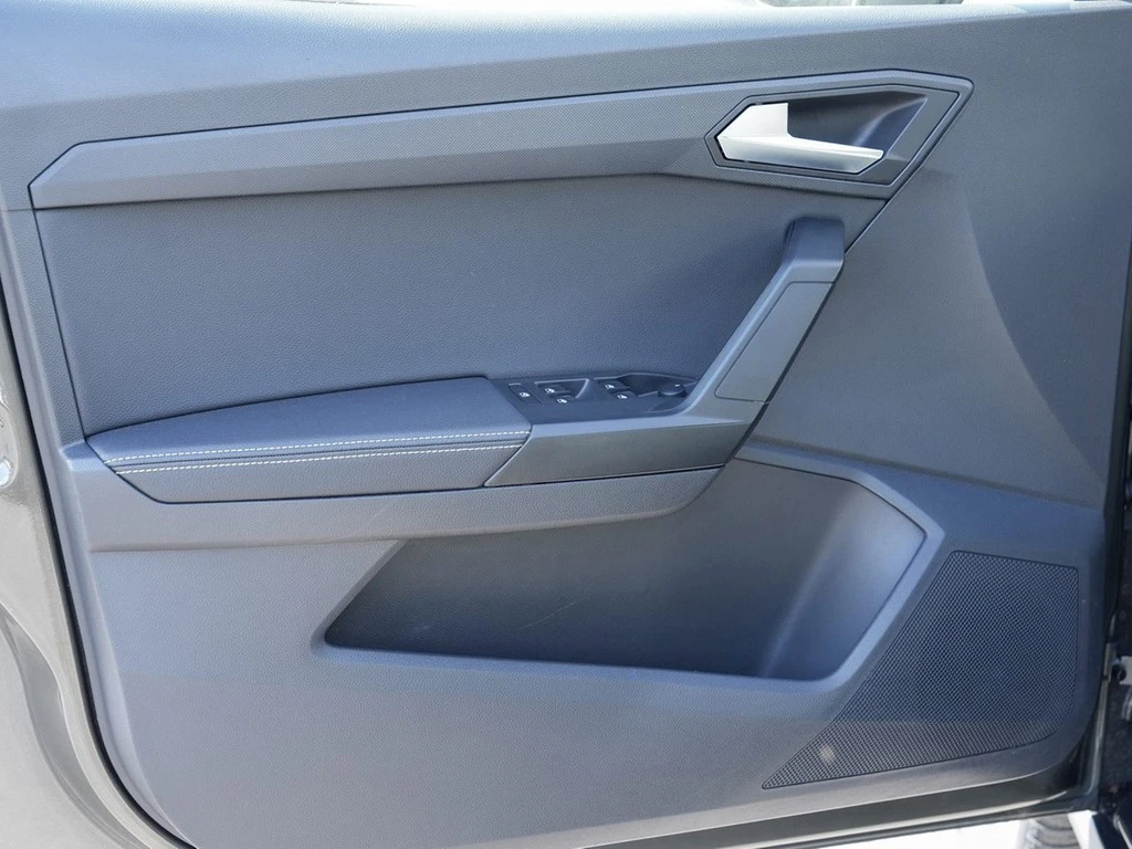 SEAT-Arona-image-14