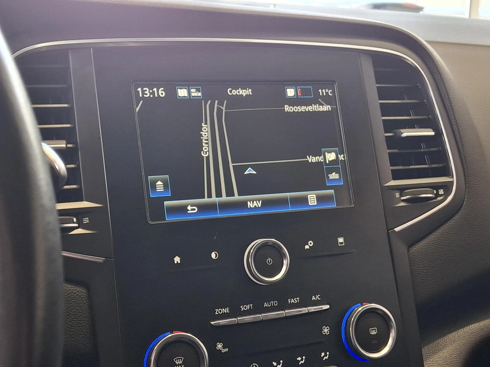 Renault-Mégane Estate-image-14