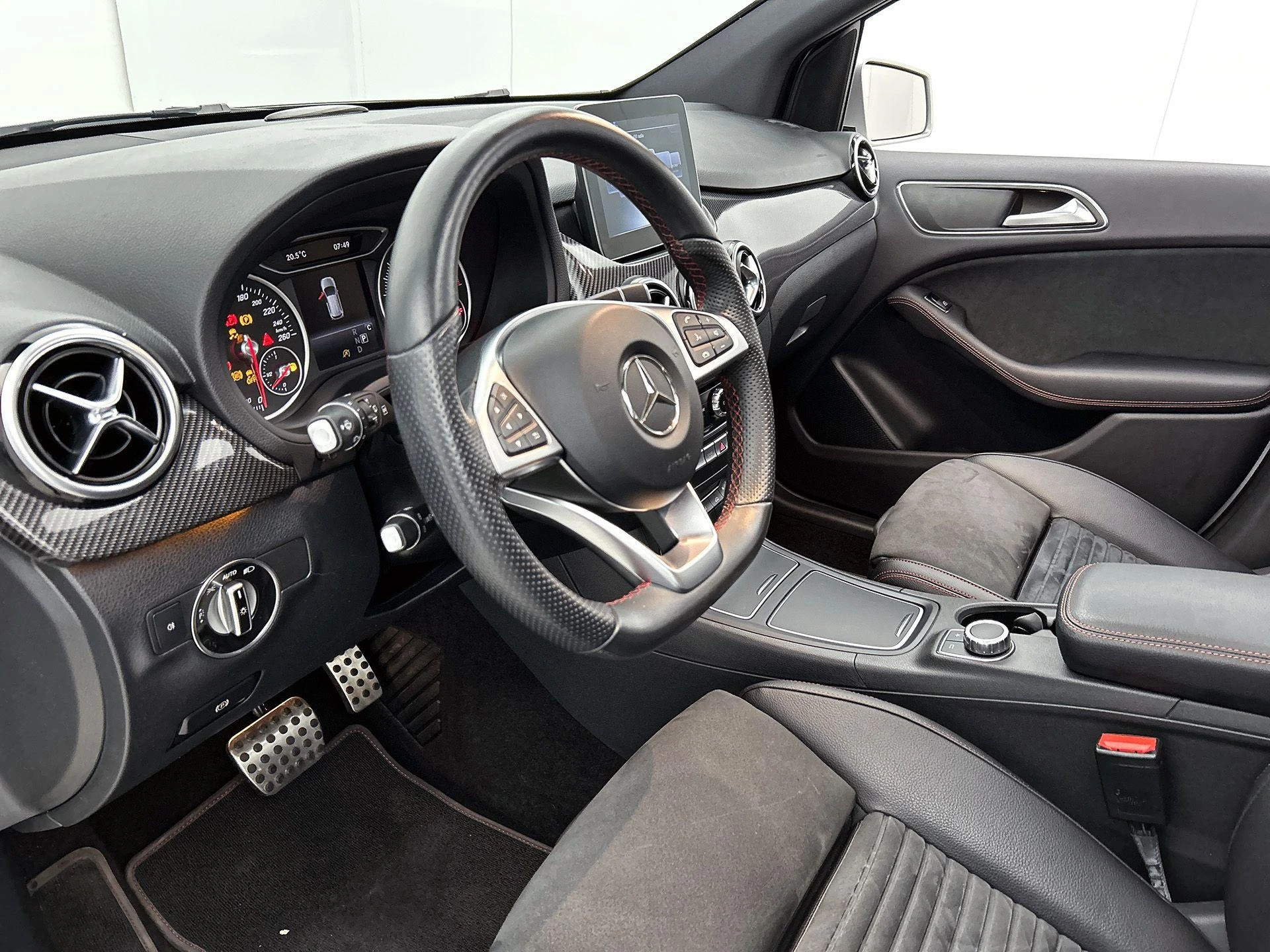Mercedes-Benz-B-Klasse-image-20