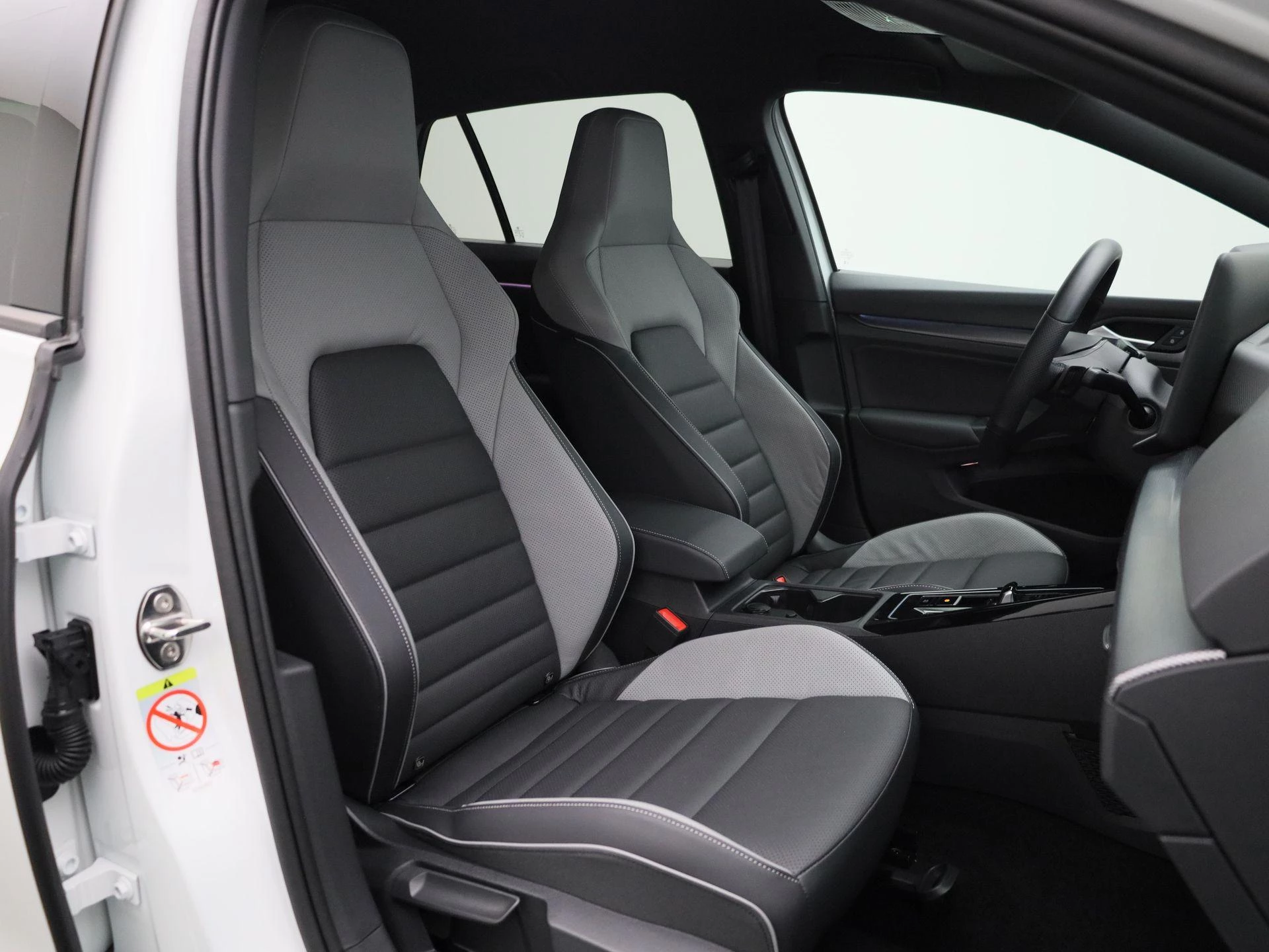 Volkswagen-Golf-image-39