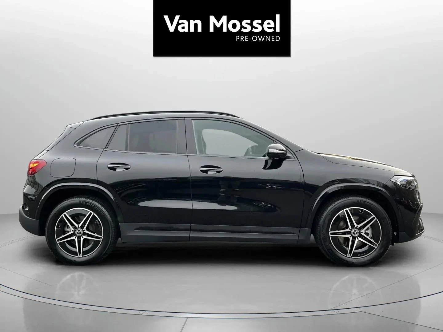 Mercedes-Benz-EQA-image-3