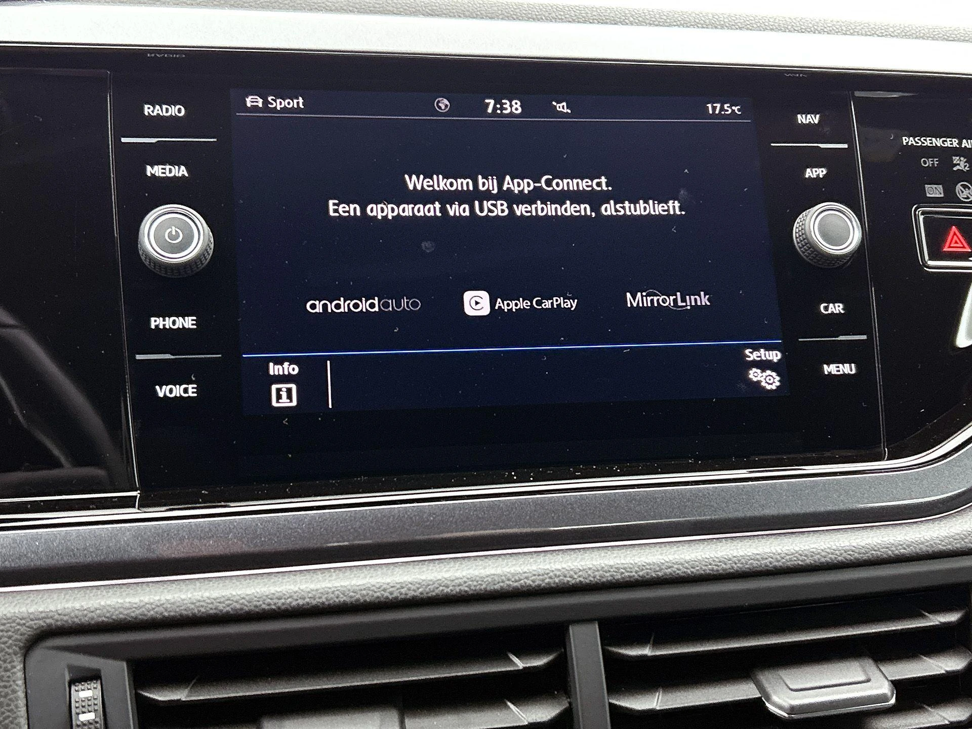 Volkswagen-Polo-image-16