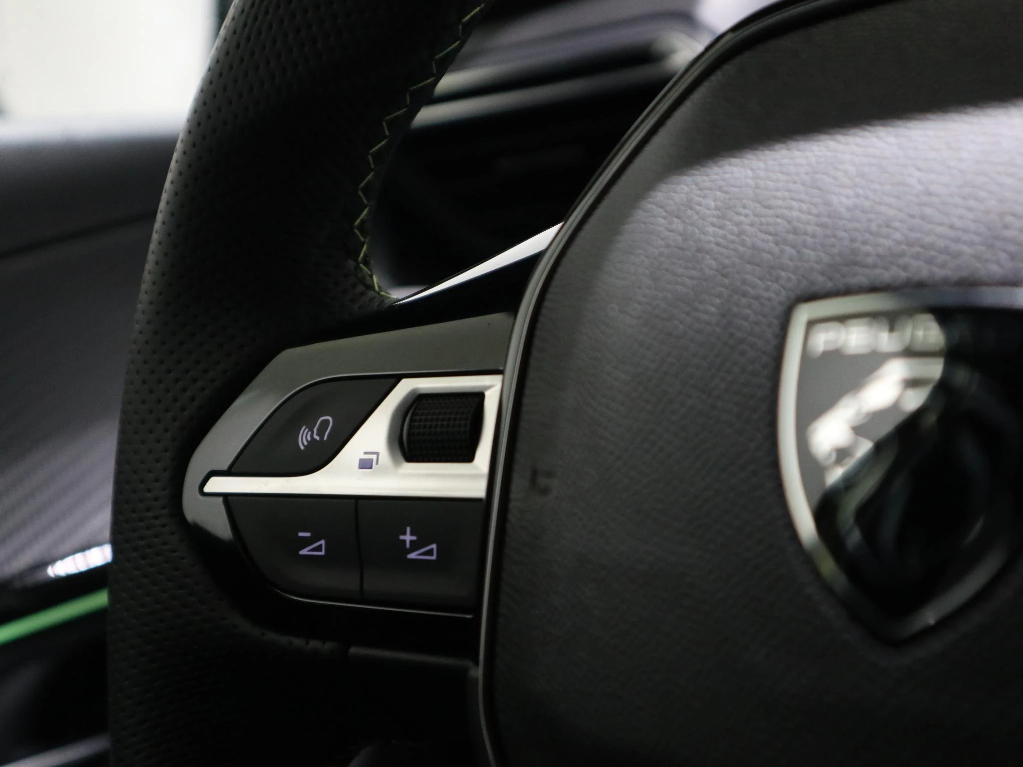 Peugeot-e-208-image-25