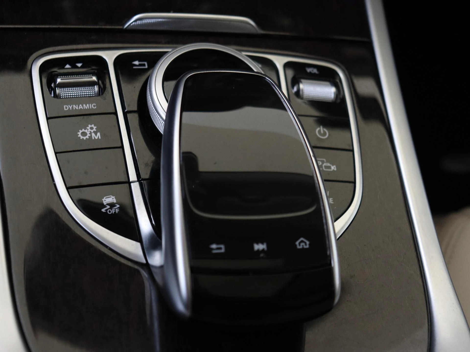 Mercedes-Benz-G-Klasse-image-20