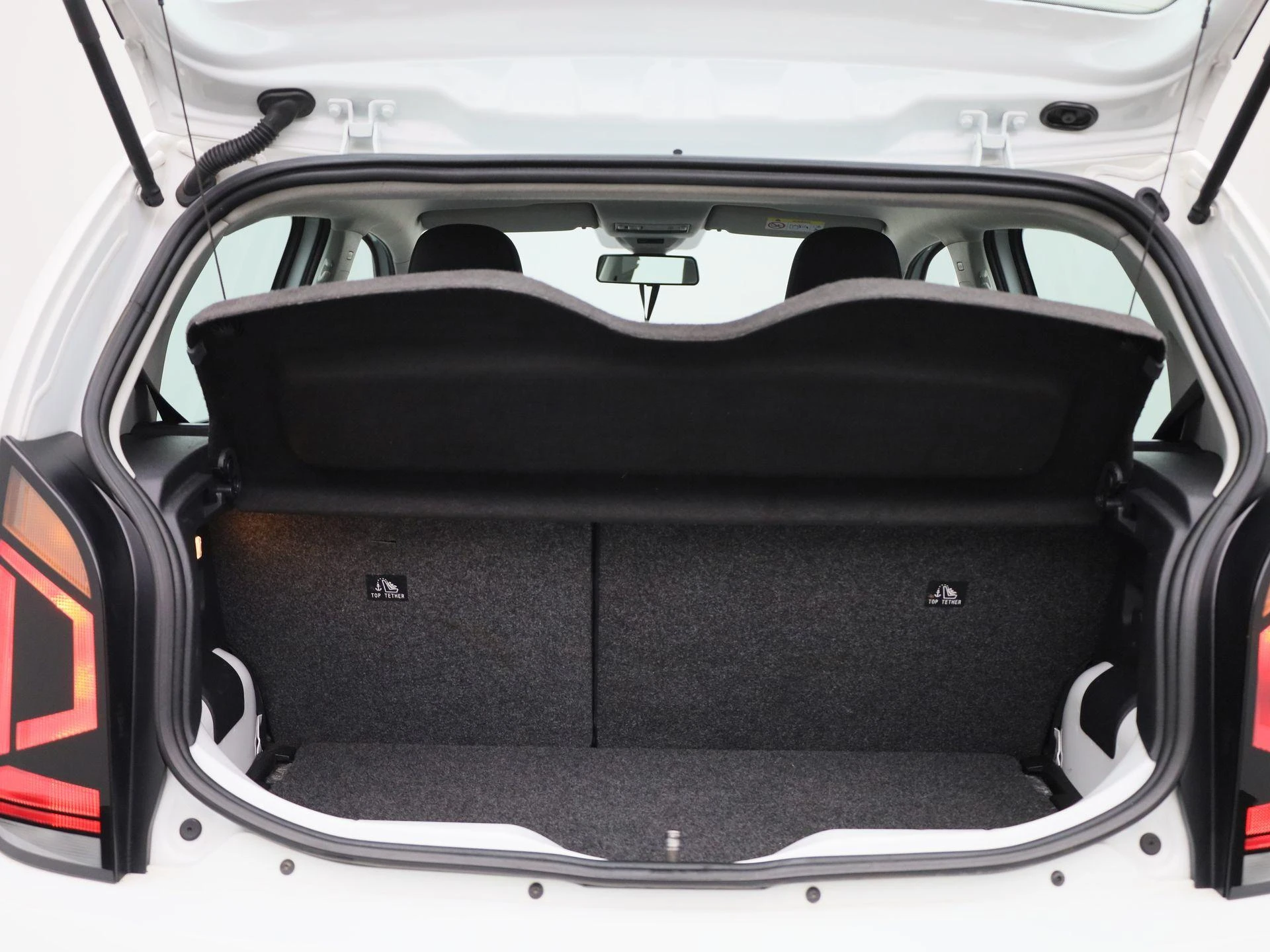 Volkswagen-up!-image-13