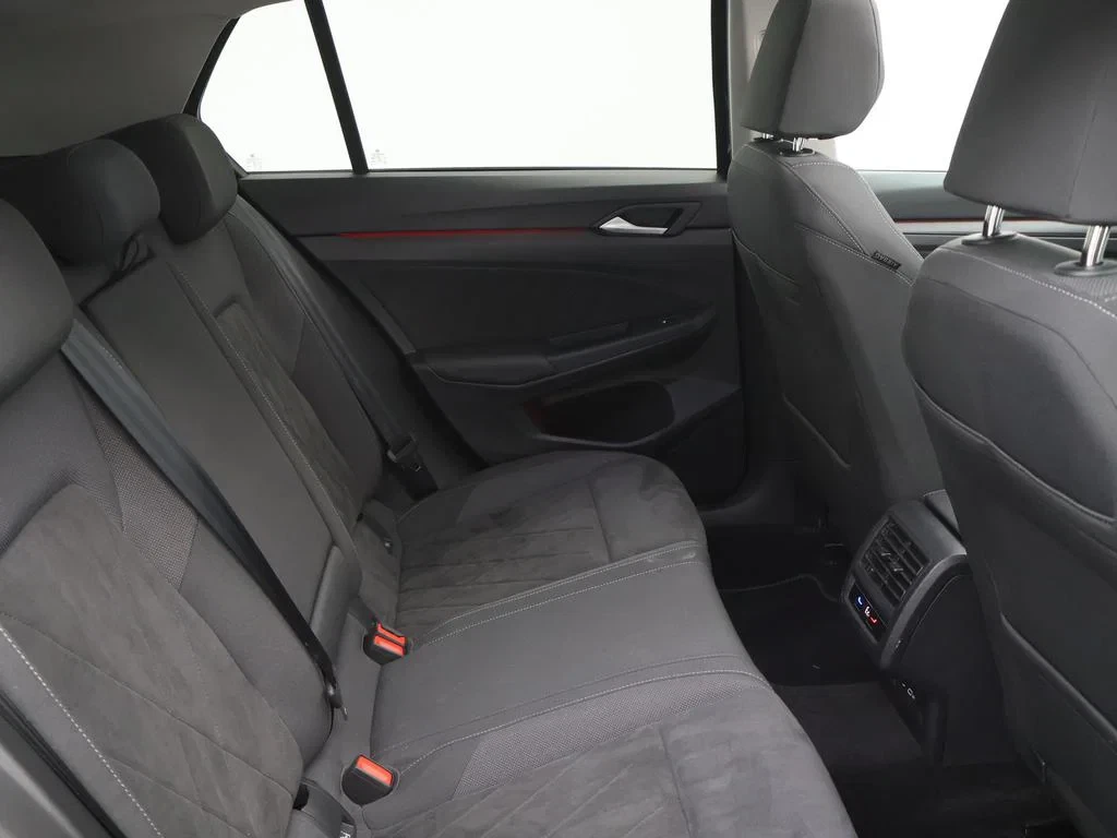 Volkswagen-Golf-image-11