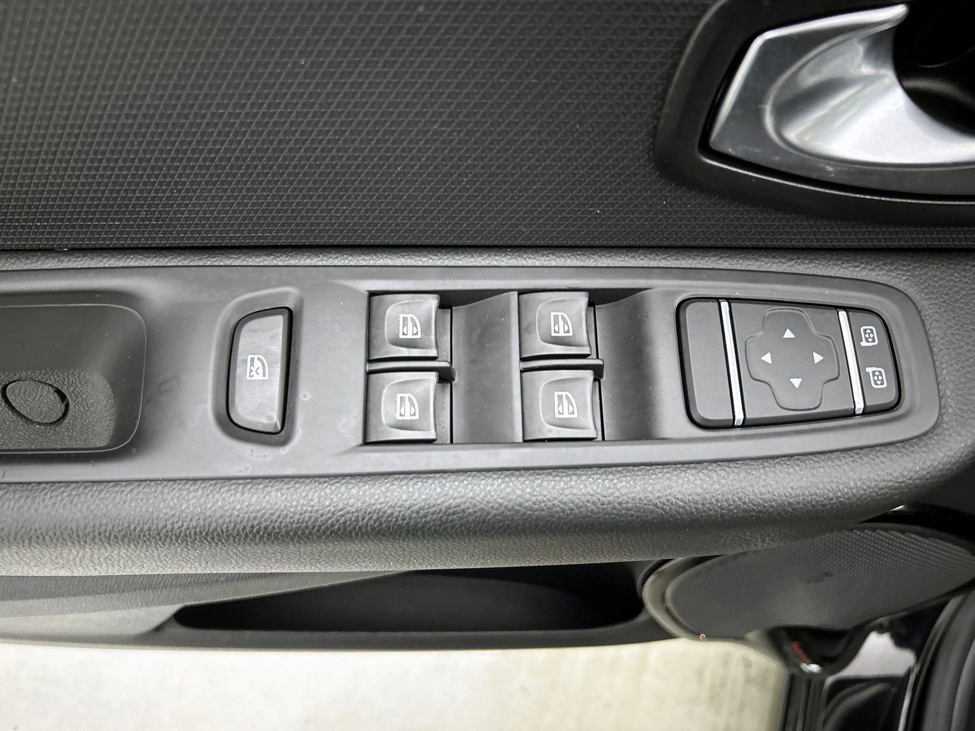 Renault-Clio-image-29