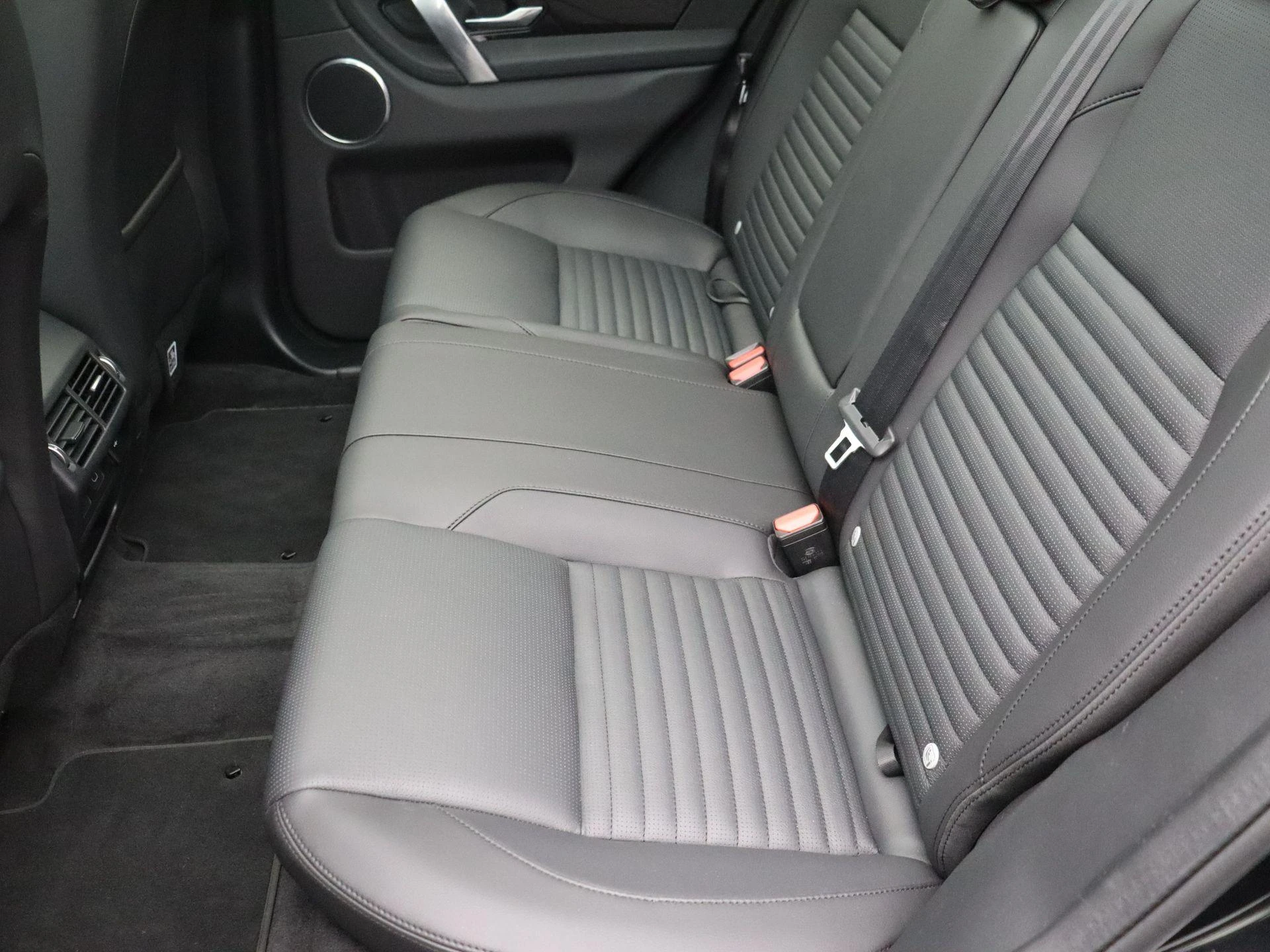 Land Rover-Discovery Sport-image-18