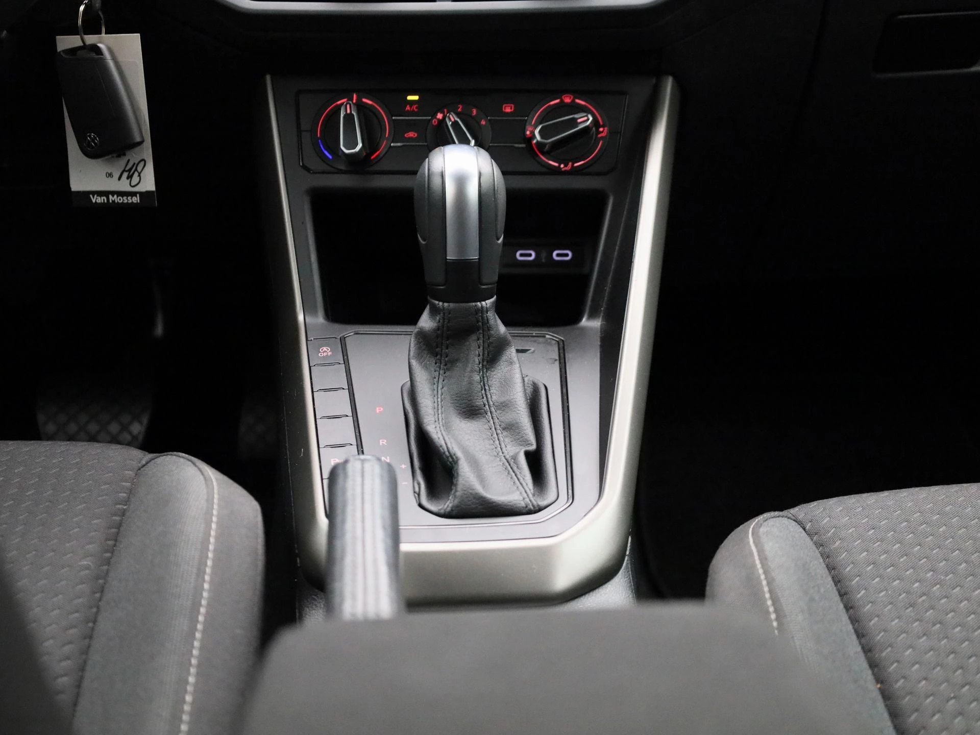 Volkswagen-Polo-image-9