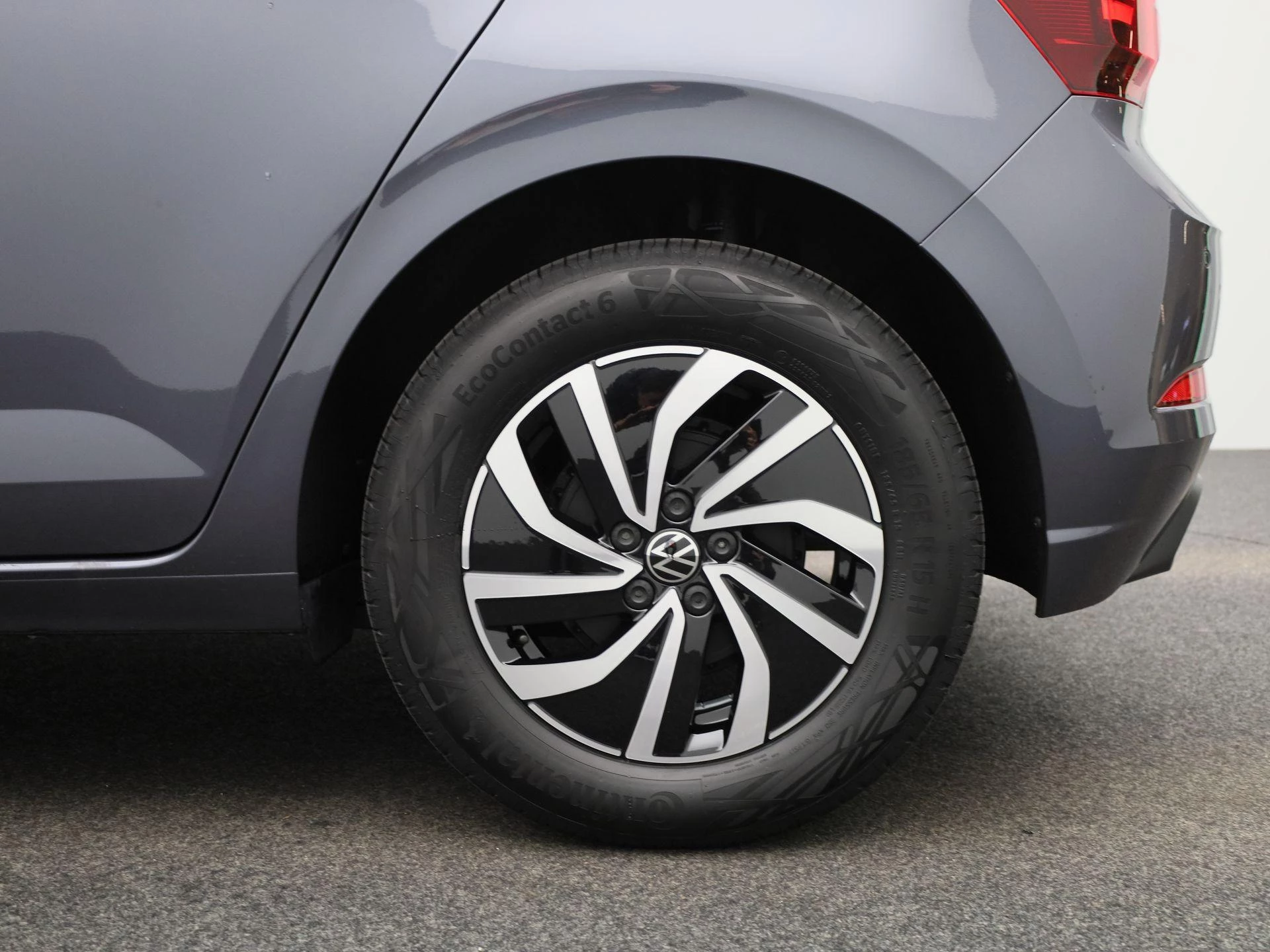 Volkswagen-Polo-image-12