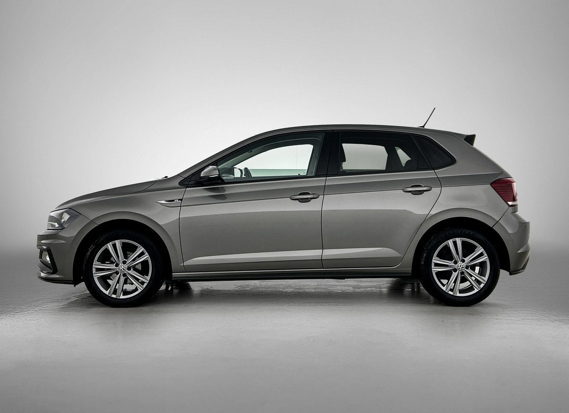 Volkswagen-Polo-image-1