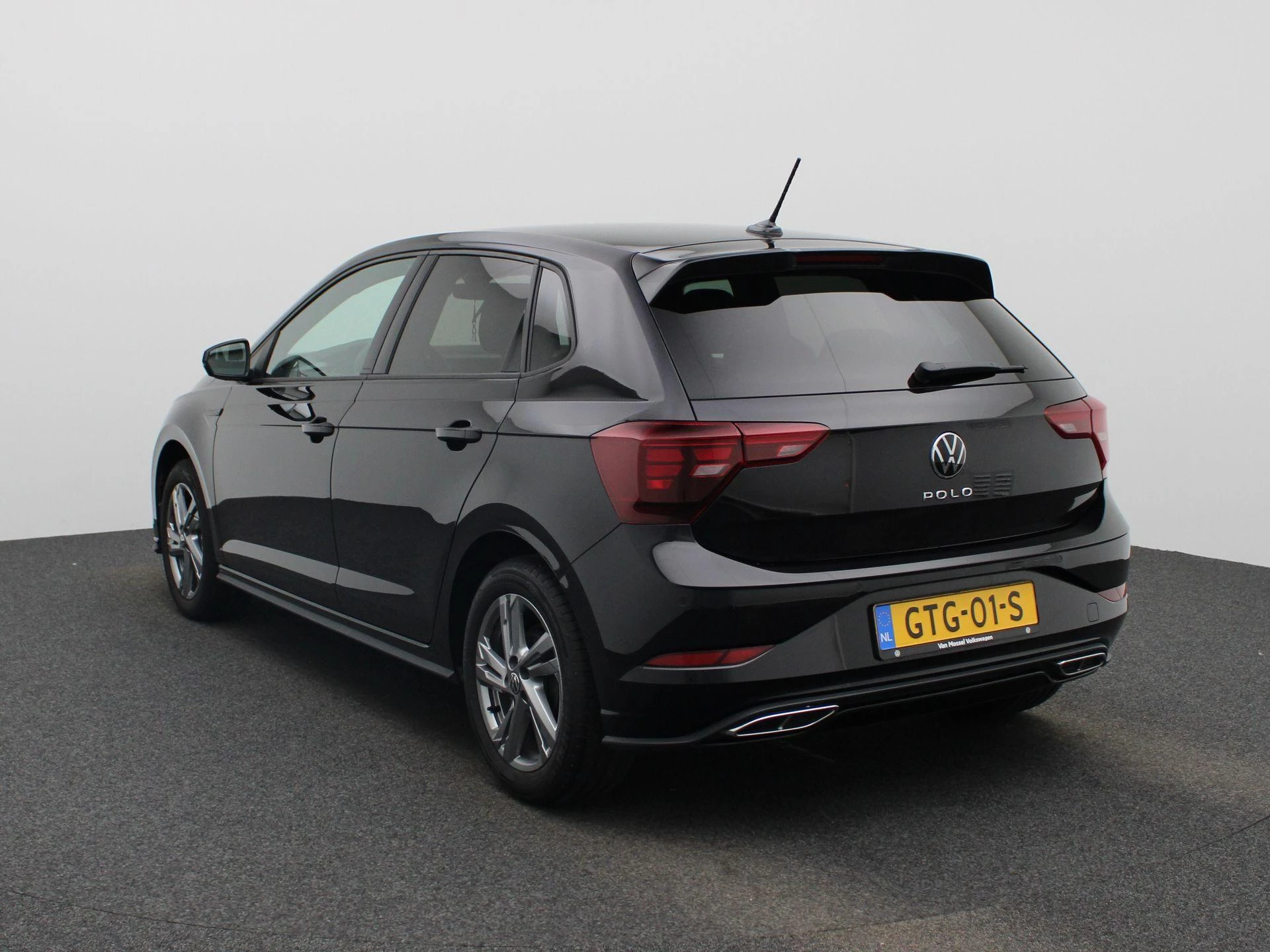 Volkswagen-Polo-image-1