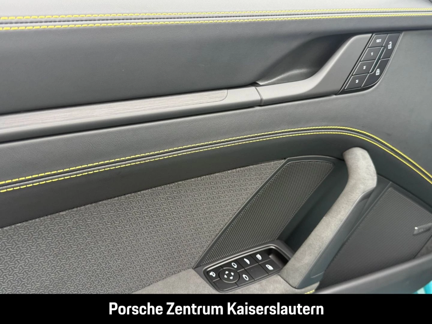 Porsche 911 992 Carrera 4 GTS Cabriolet Liftsystem-VA carrera