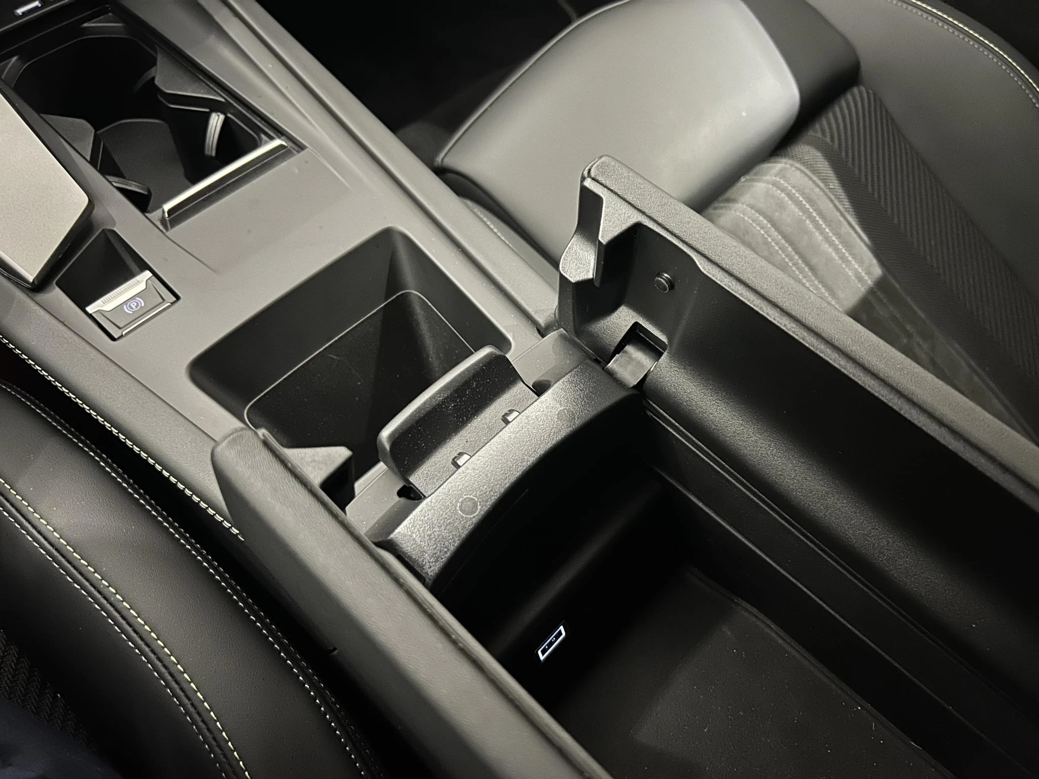Peugeot-408-image-18