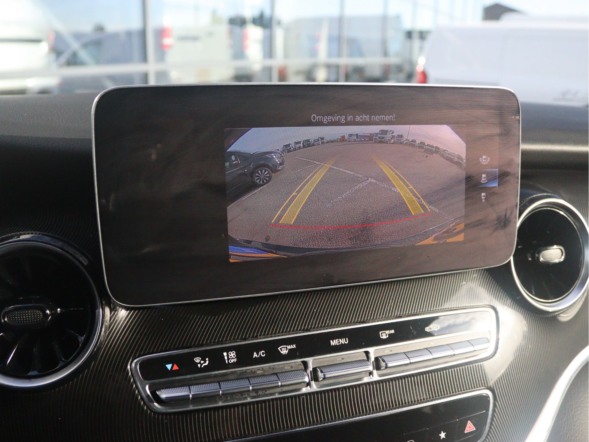 Mercedes-Benz-V-Klasse-image-10