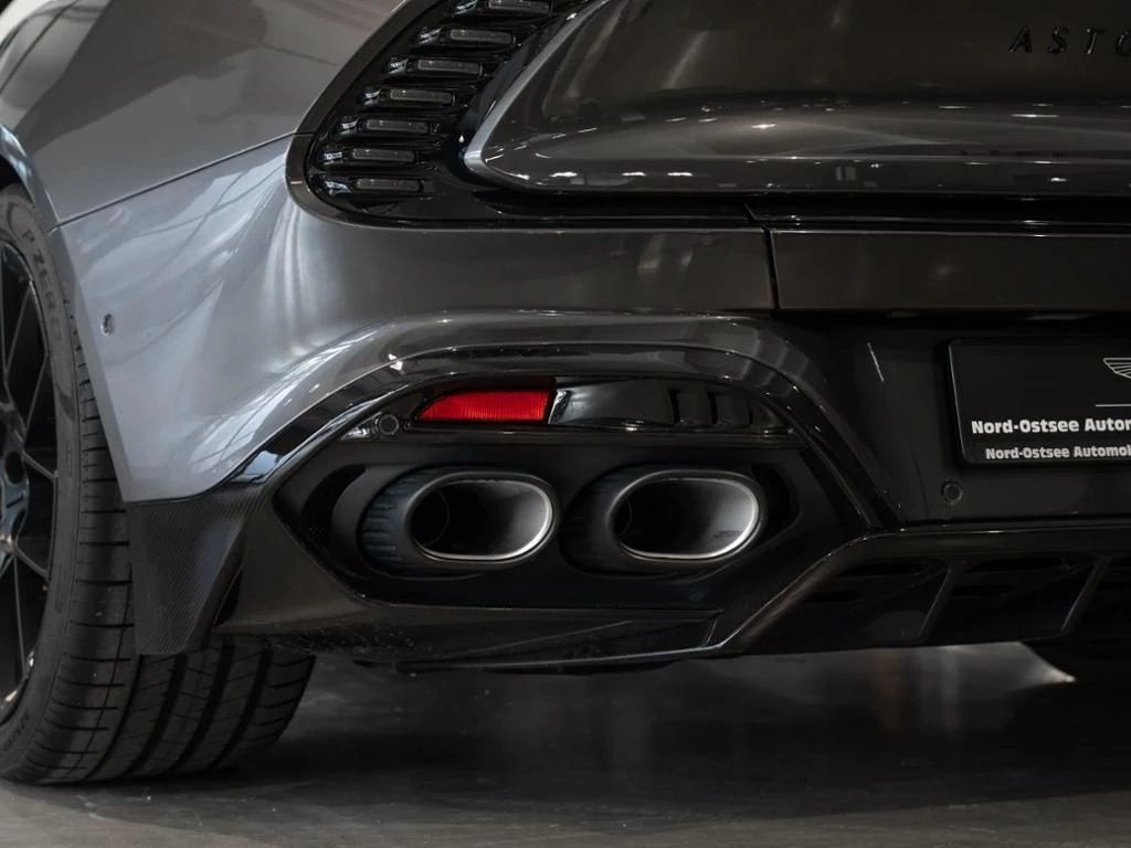Aston Martin-Vanquish-image-18