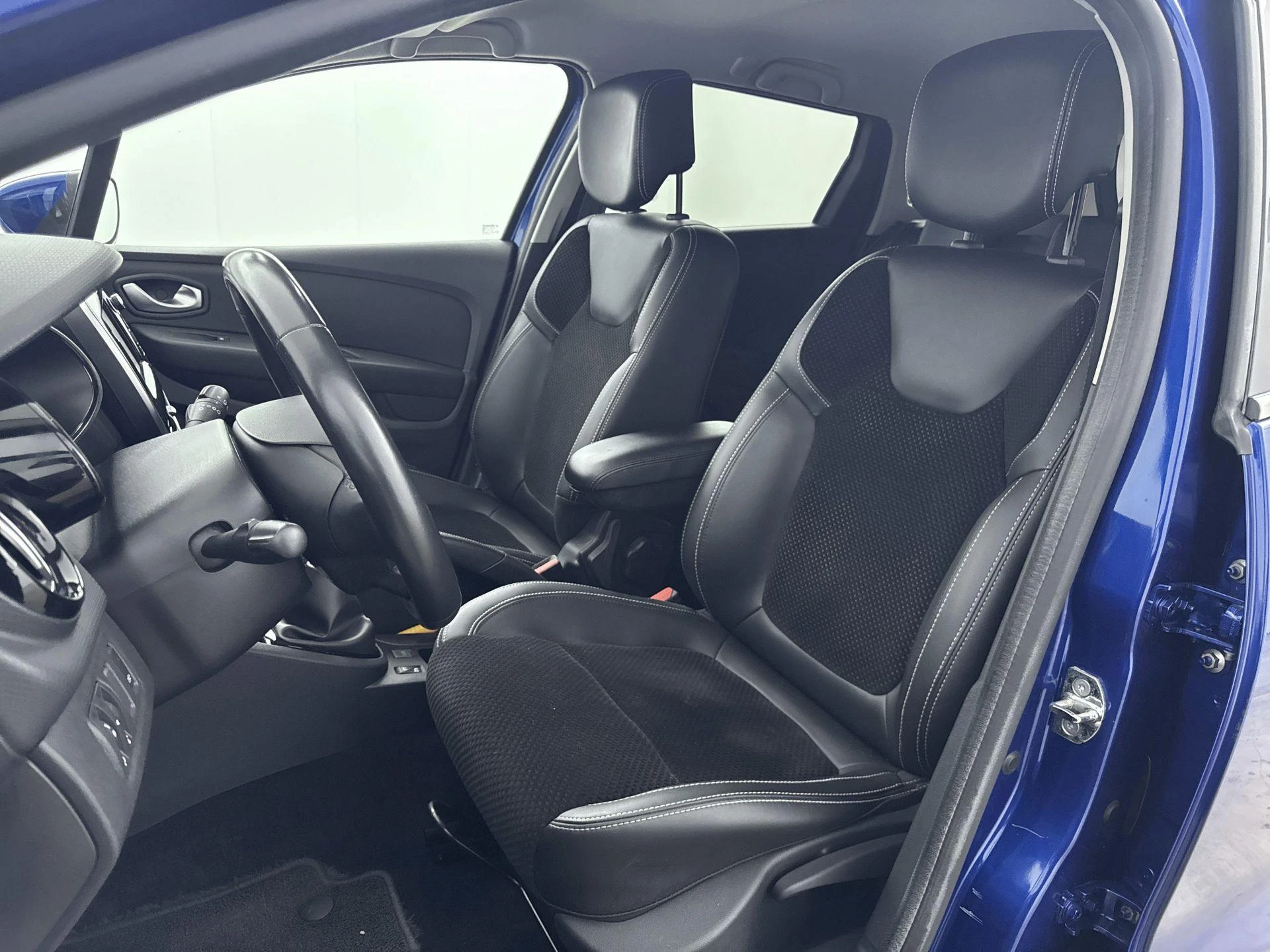 Renault-Clio-image-23