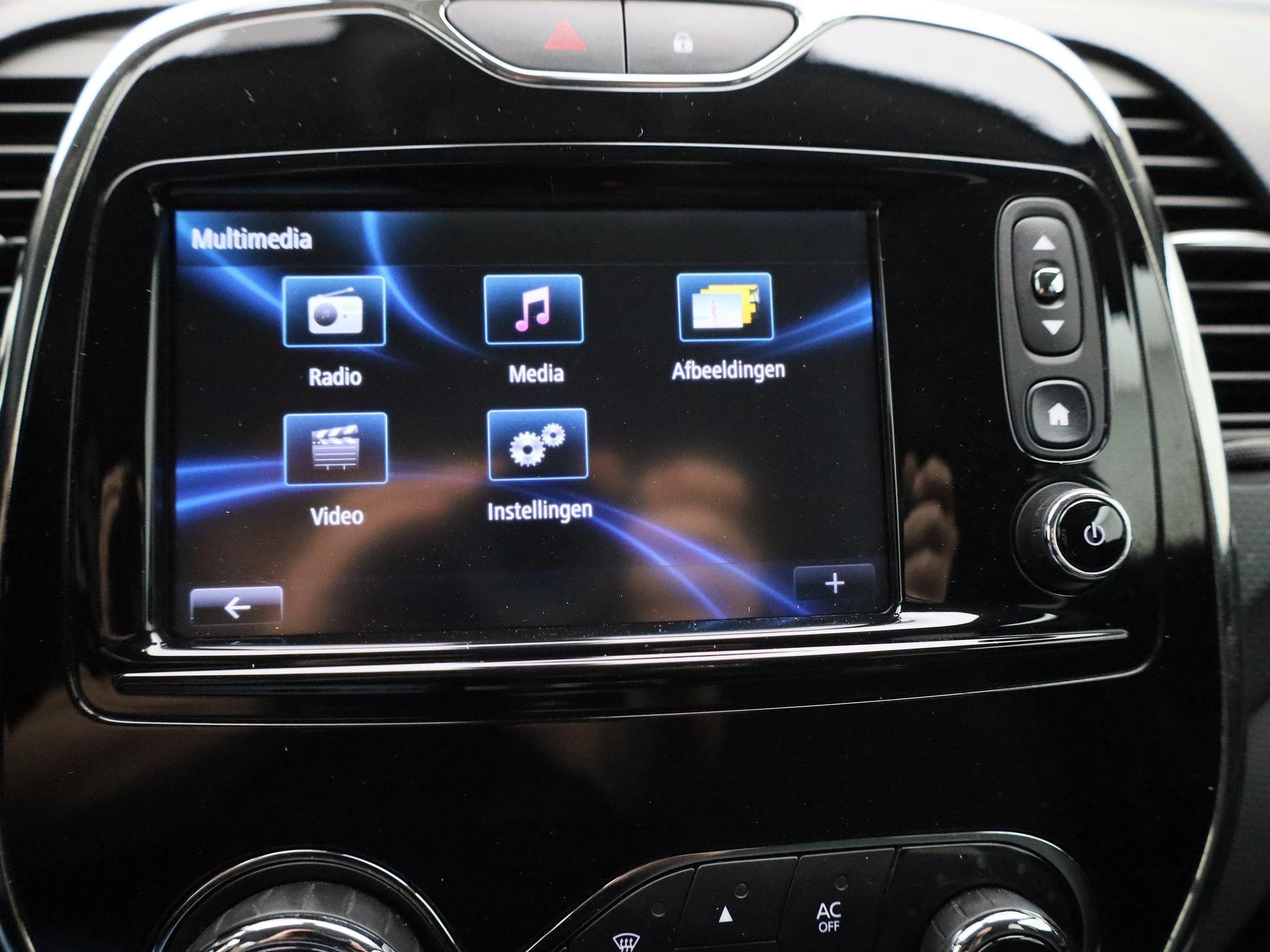 Renault-Captur-image-19